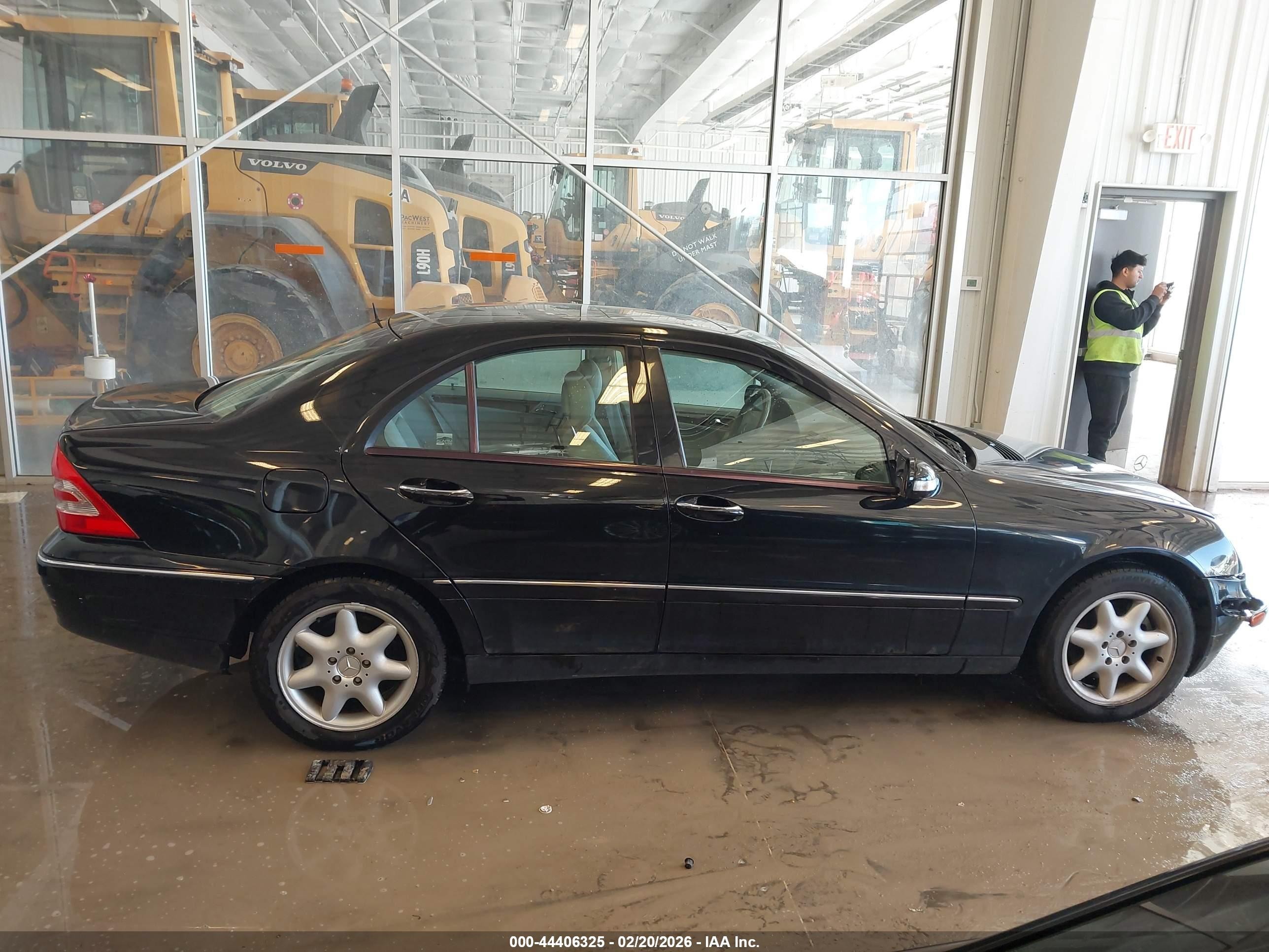 2003 Mercedes-benz C 240   Черный vin: WDBRF81J73F378330