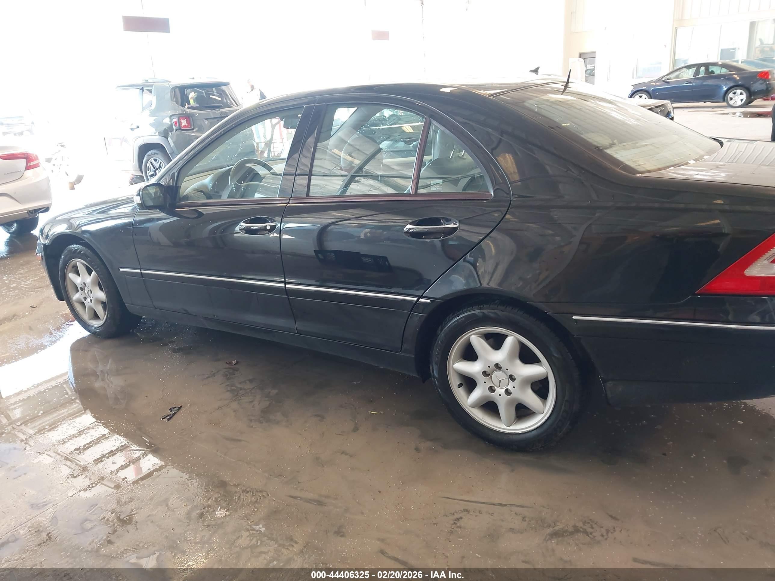 2003 Mercedes-benz C 240   Черный vin: WDBRF81J73F378330