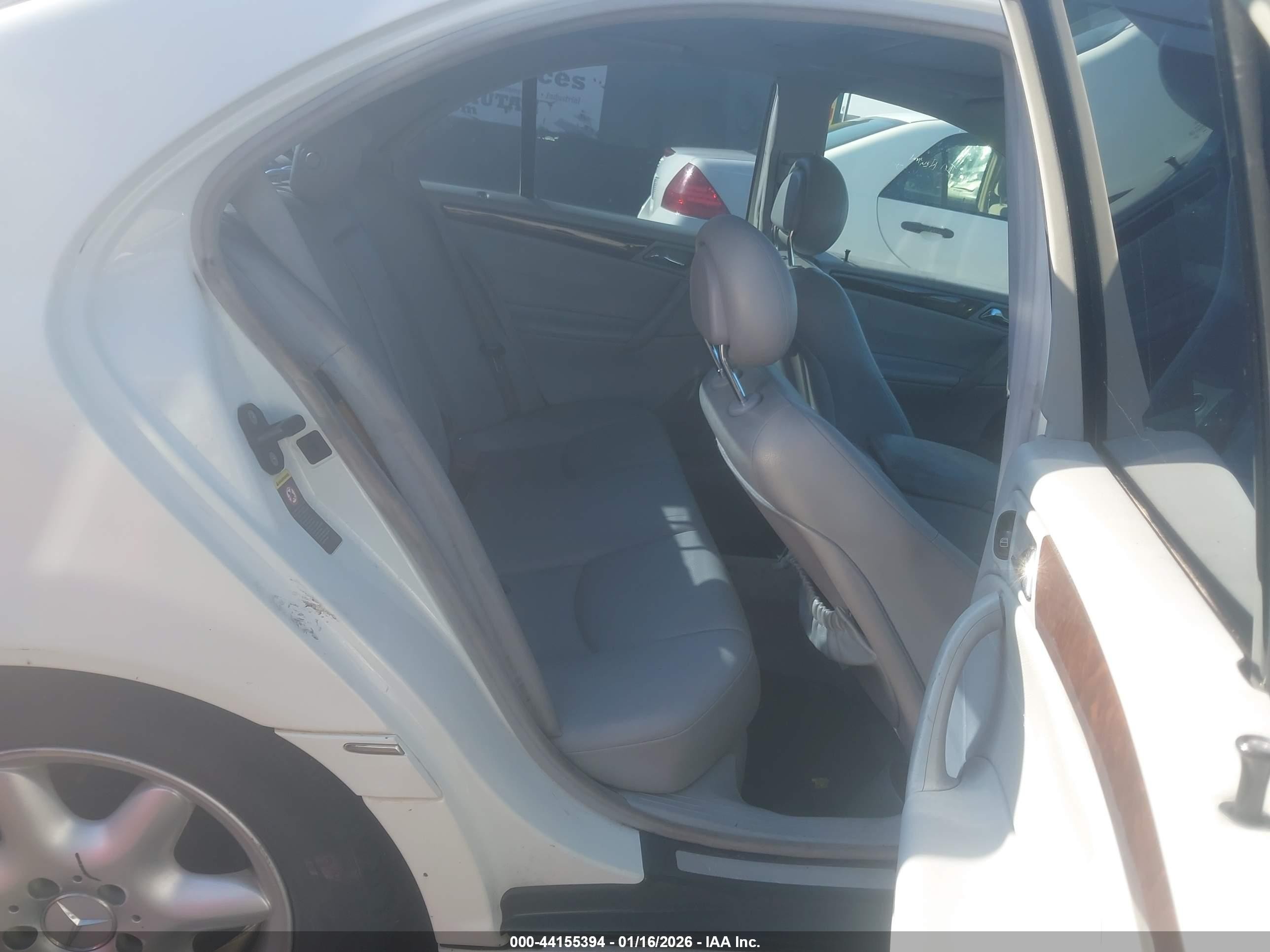 2004 Mercedes-benz C 240 4matic Белый vin: WDBRF81JX4F517514