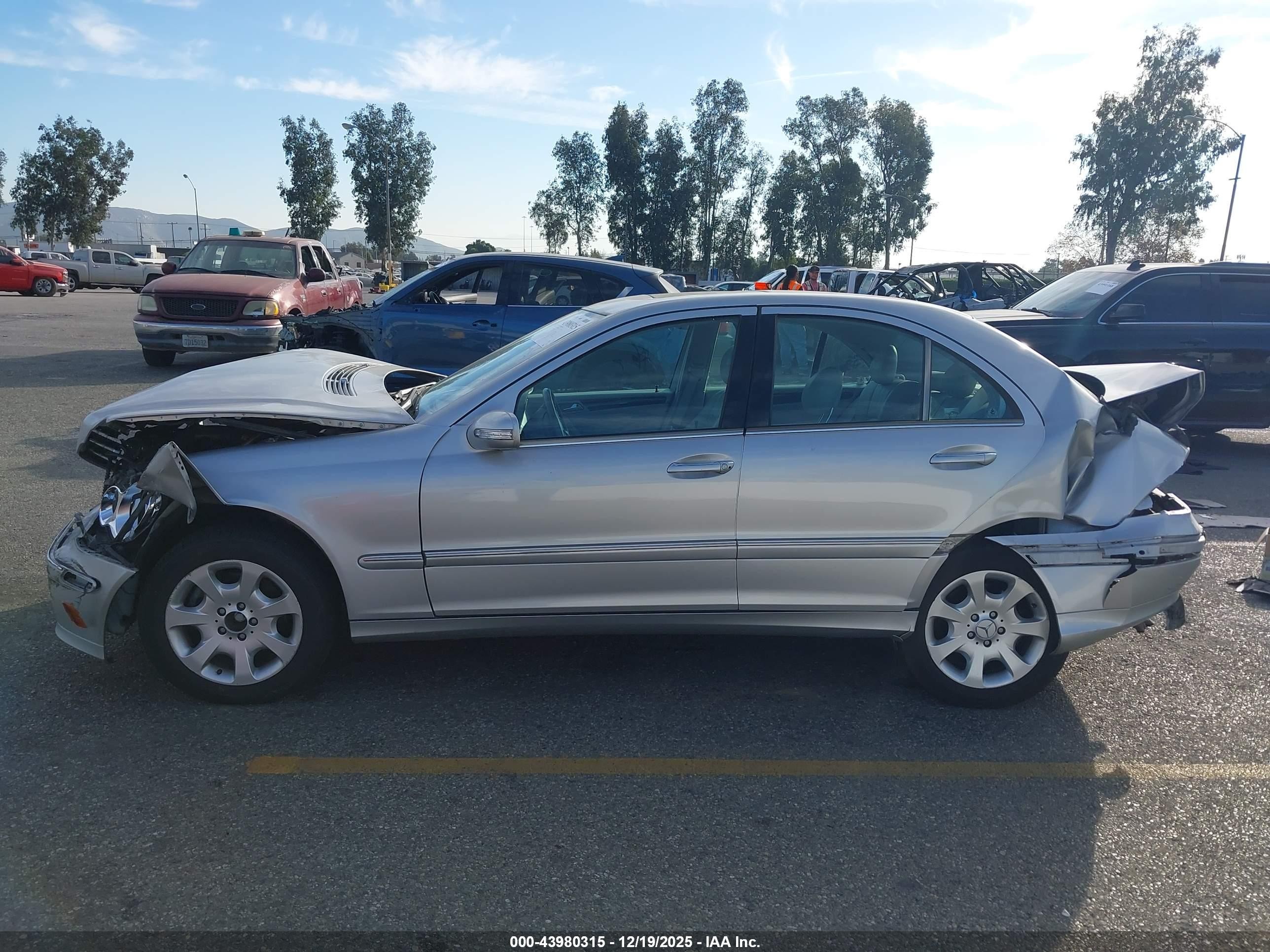 2005 Mercedes-benz C 240 Luxury 4matic Silver vin: WDBRF81JX5F677121