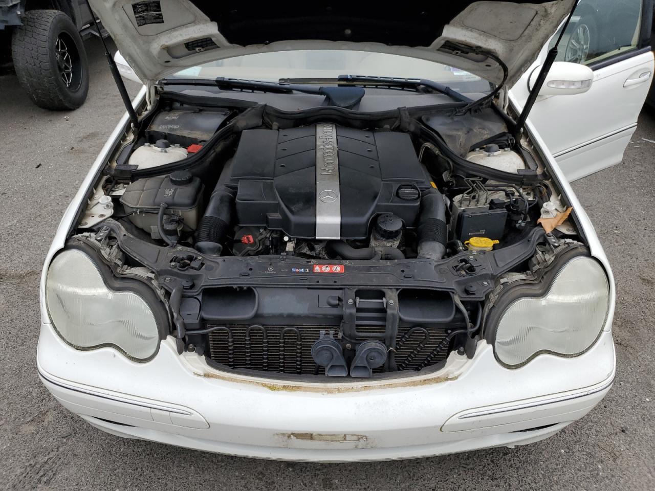 2004 Mercedes-benz C 320 4matic White vin: WDBRF84J04F545768