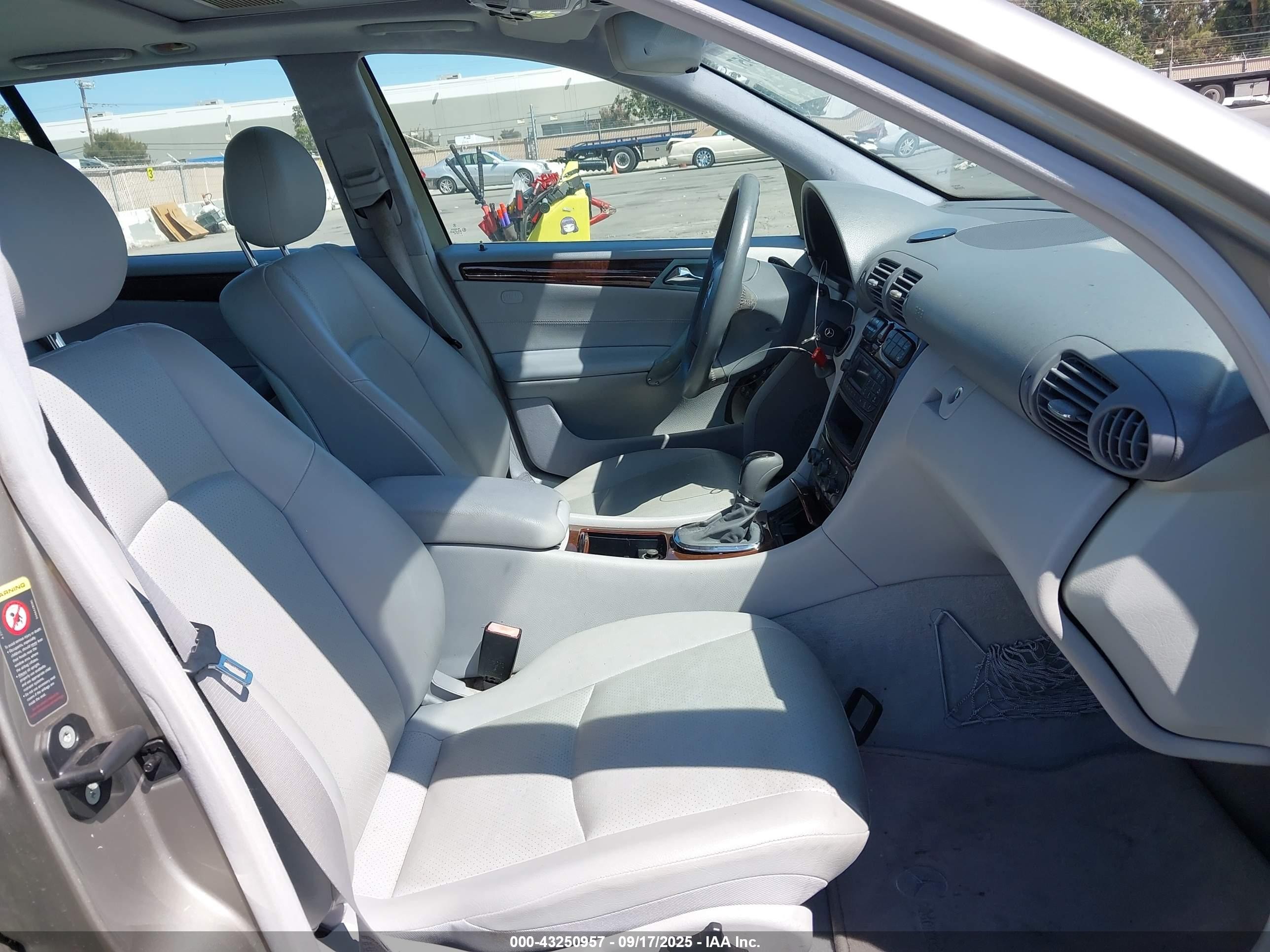 2003 Mercedes-benz C 240   Gold vin: WDBRH61J93F358899