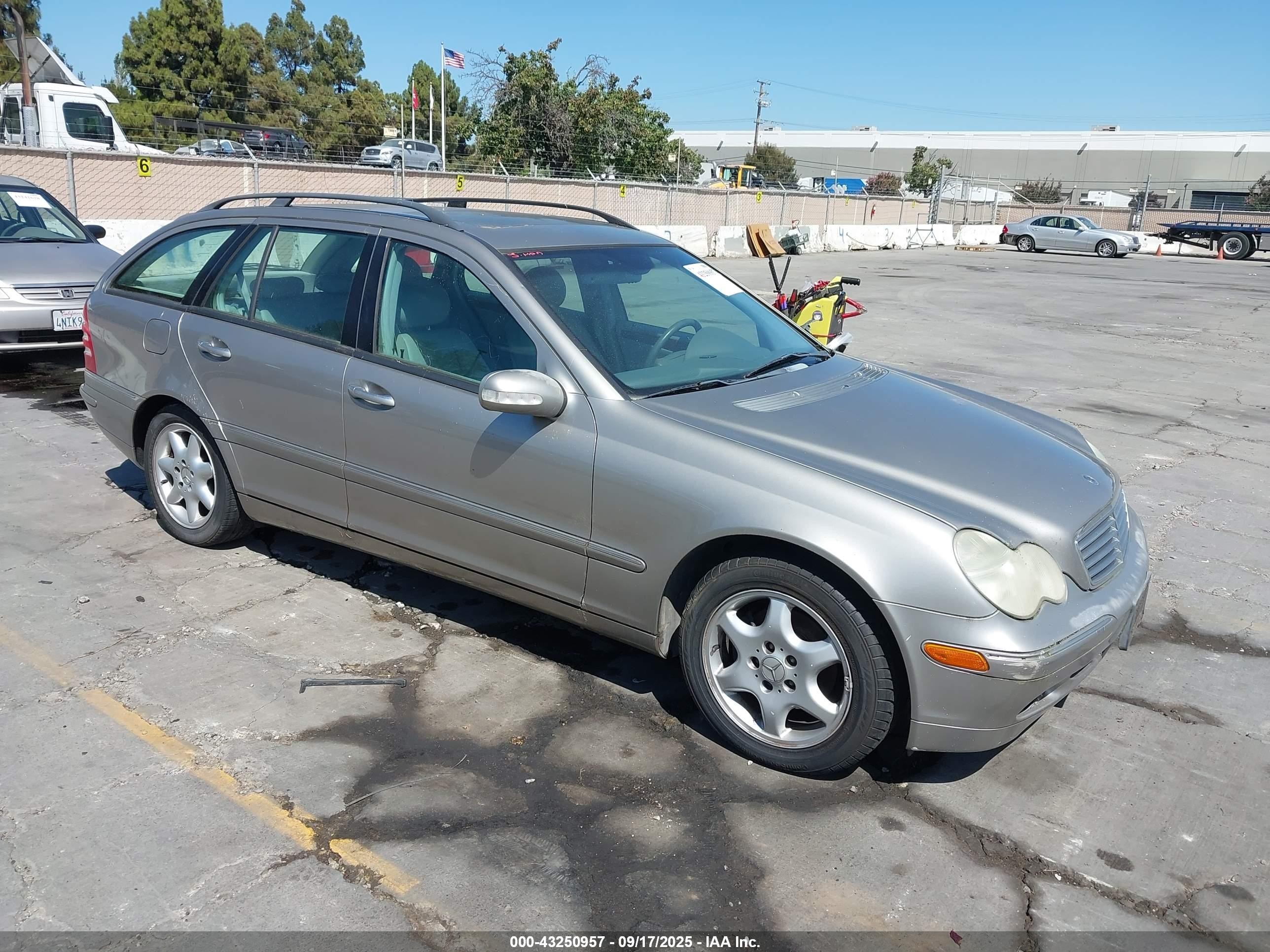 2003 Mercedes-benz C 240   Gold vin: WDBRH61J93F358899