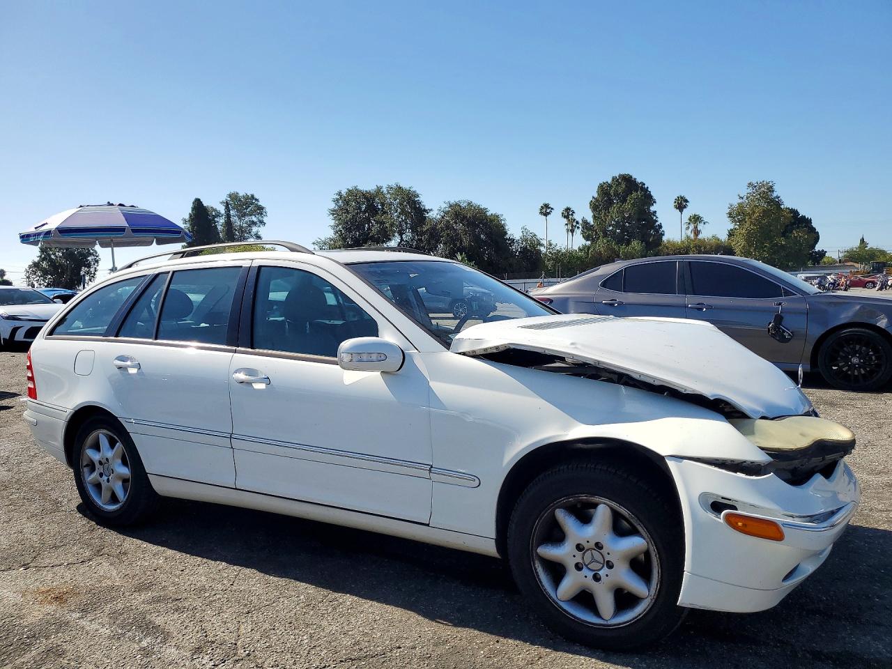 2002 Mercedes-benz C 320 White vin: WDBRH64J42F179258