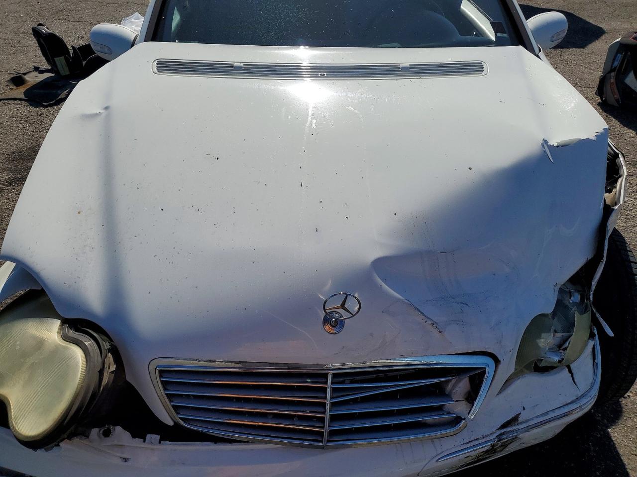 2002 Mercedes-benz C 320 White vin: WDBRH64J42F179258