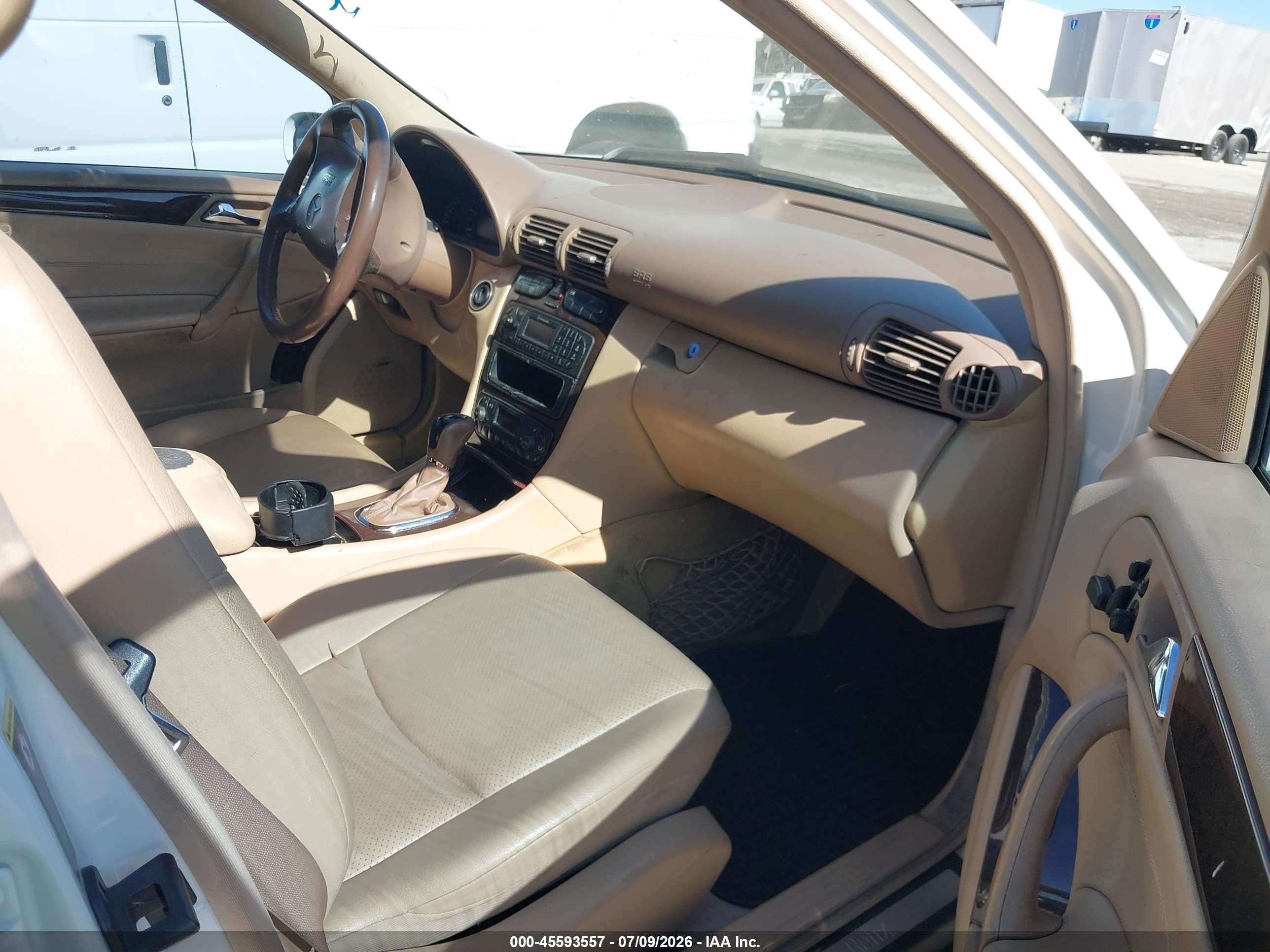 2004 Mercedes-benz C 320   White vin: WDBRH64J74F503399