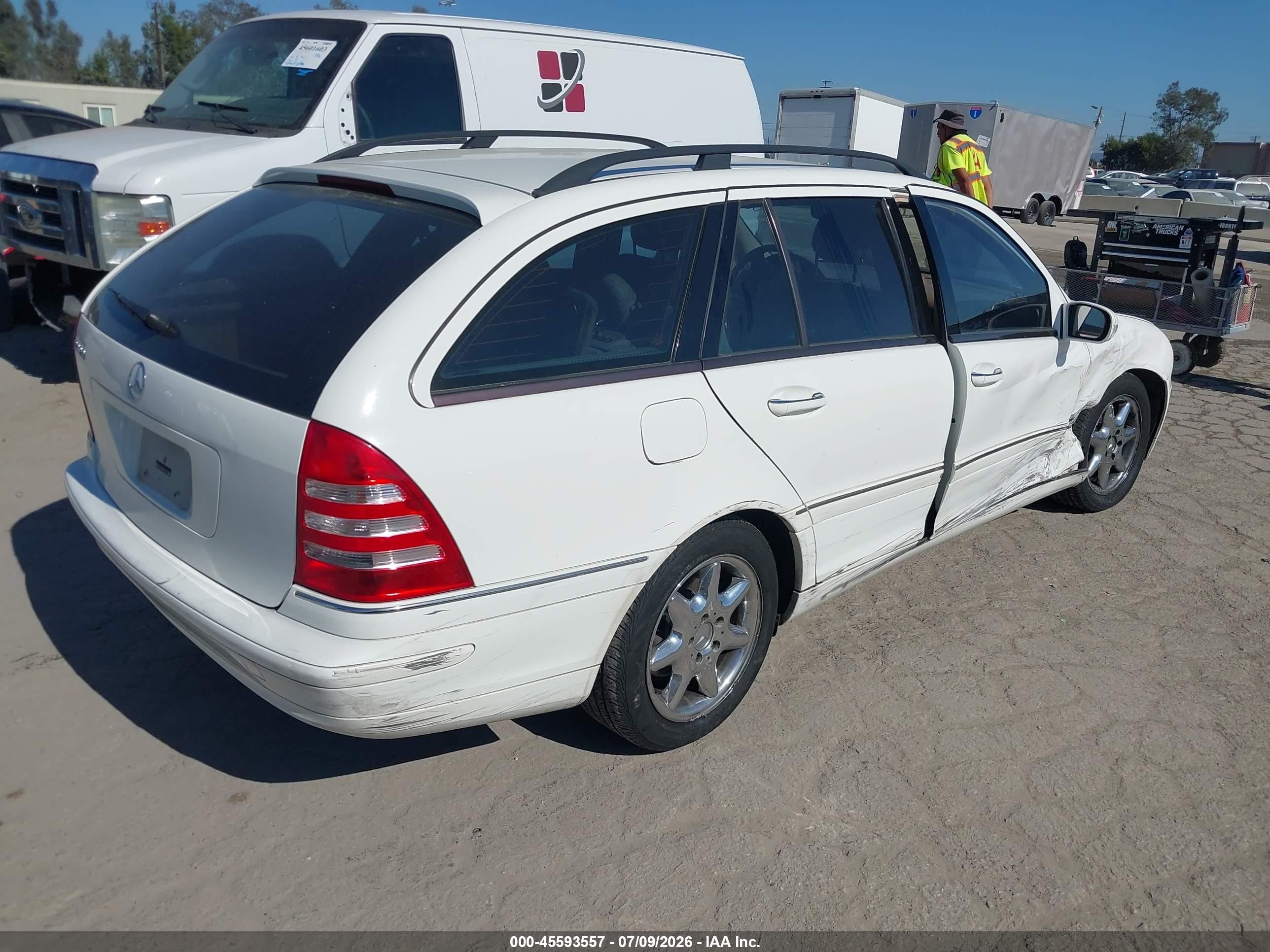 2004 Mercedes-benz C 320   White vin: WDBRH64J74F503399