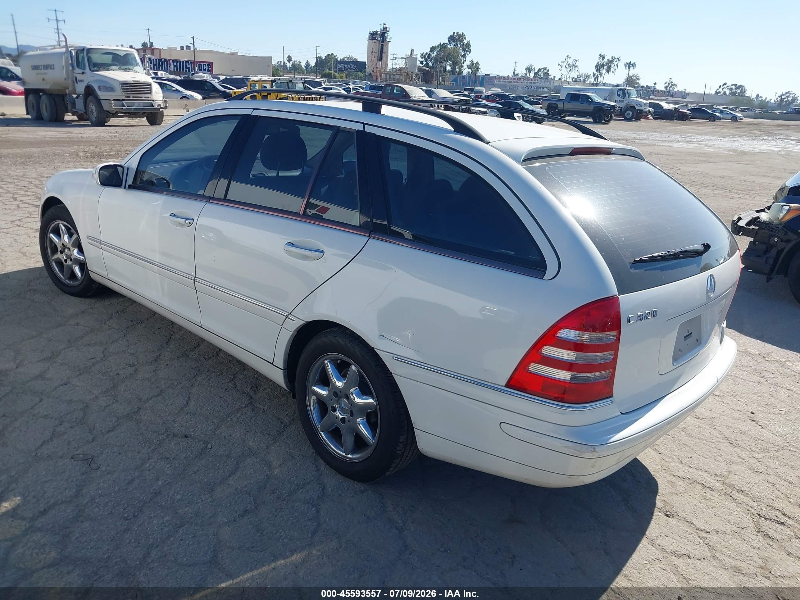 2004 Mercedes-benz C 320   White vin: WDBRH64J74F503399