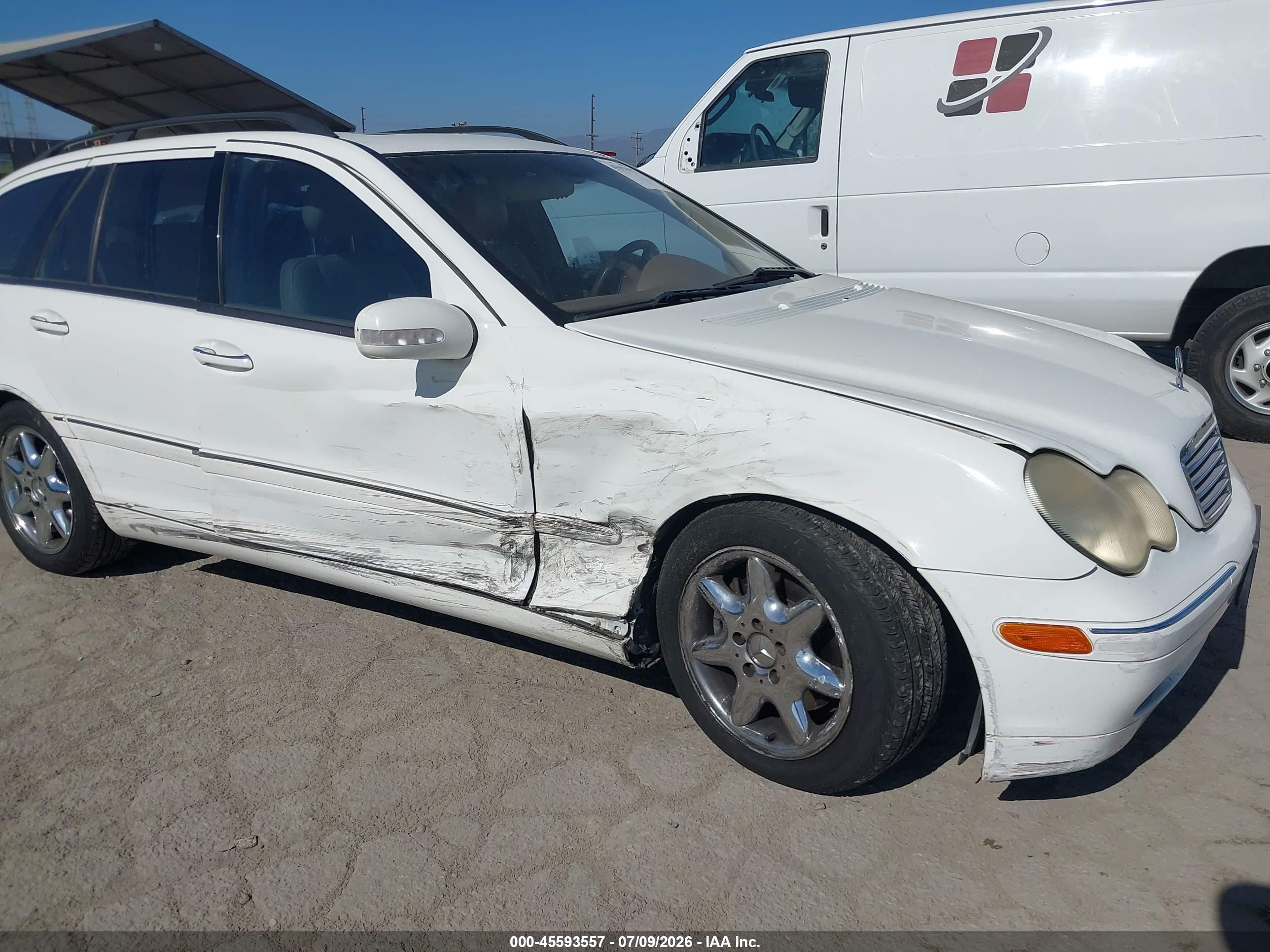 2004 Mercedes-benz C 320   White vin: WDBRH64J74F503399