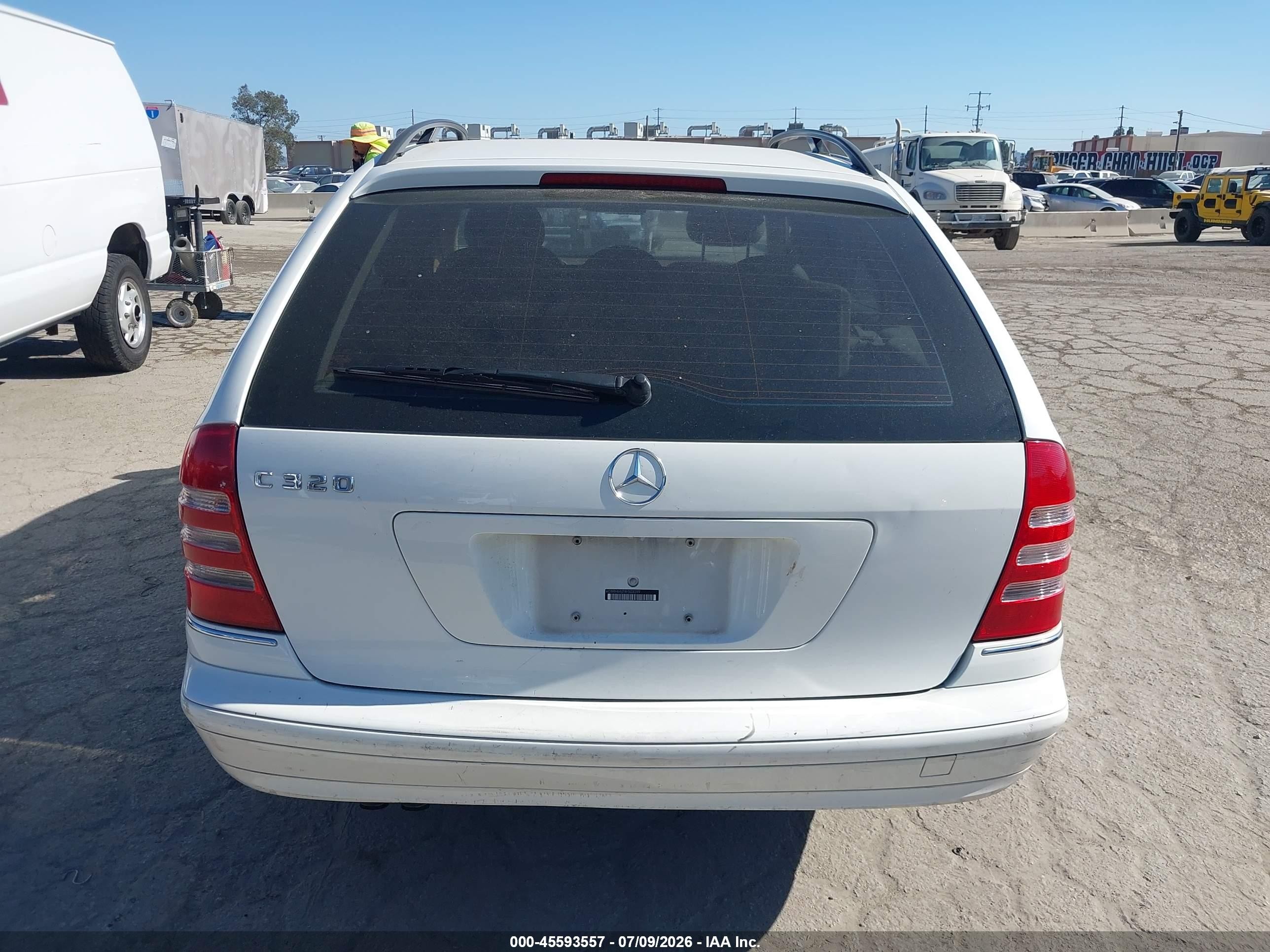 2004 Mercedes-benz C 320   White vin: WDBRH64J74F503399