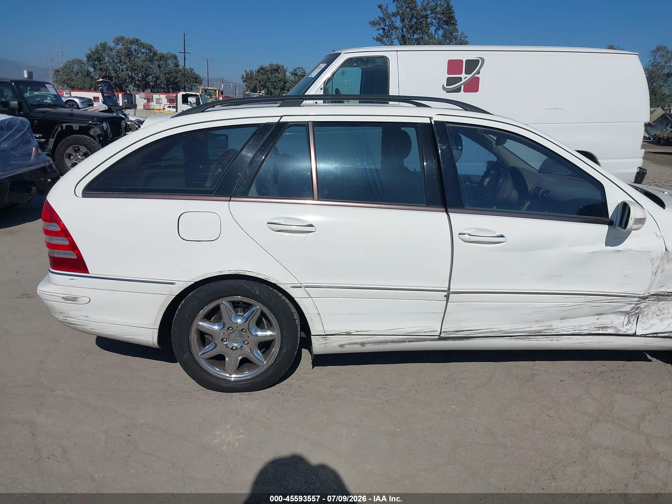 2004 Mercedes-benz C 320   White vin: WDBRH64J74F503399