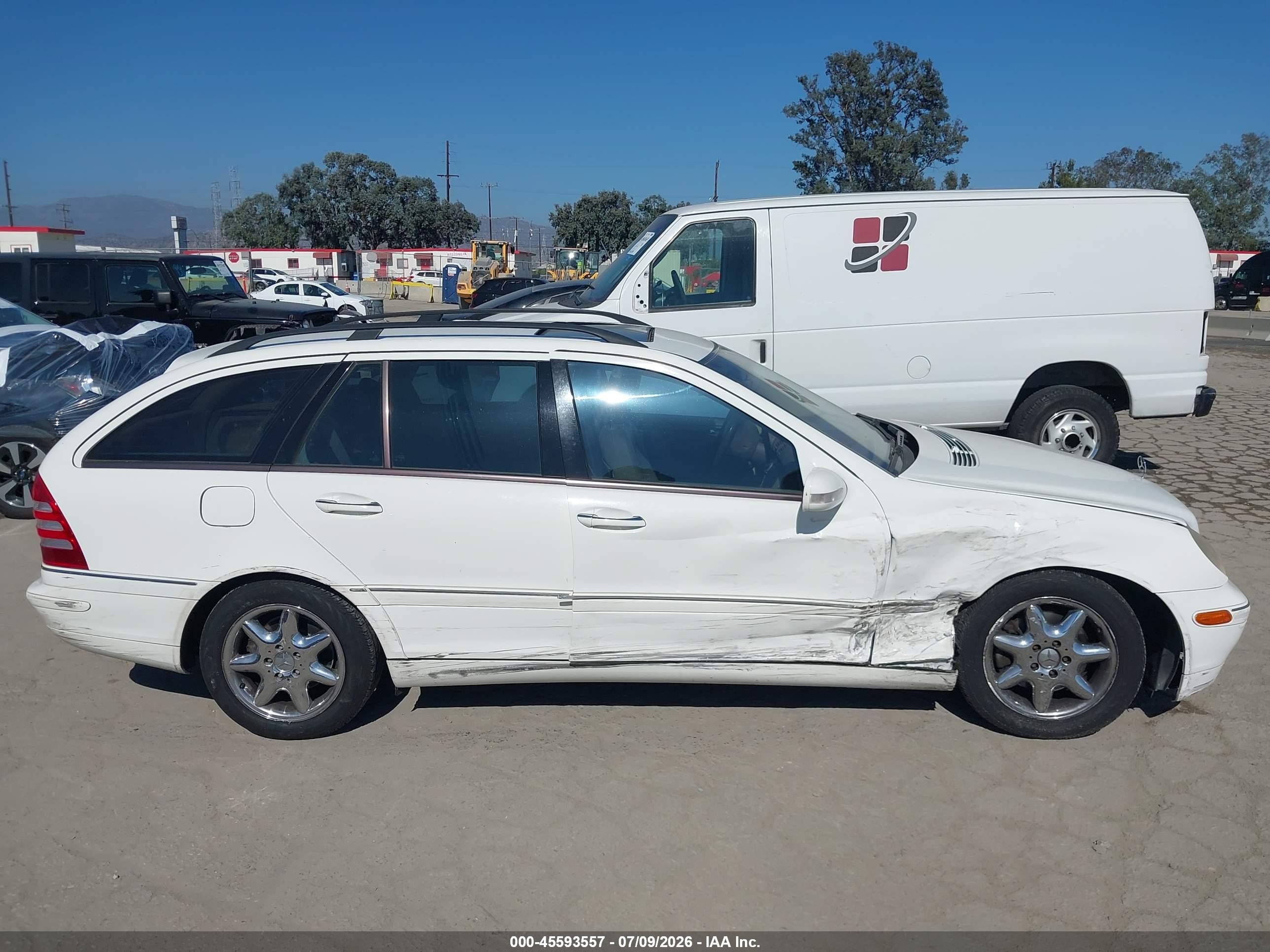 2004 Mercedes-benz C 320   White vin: WDBRH64J74F503399