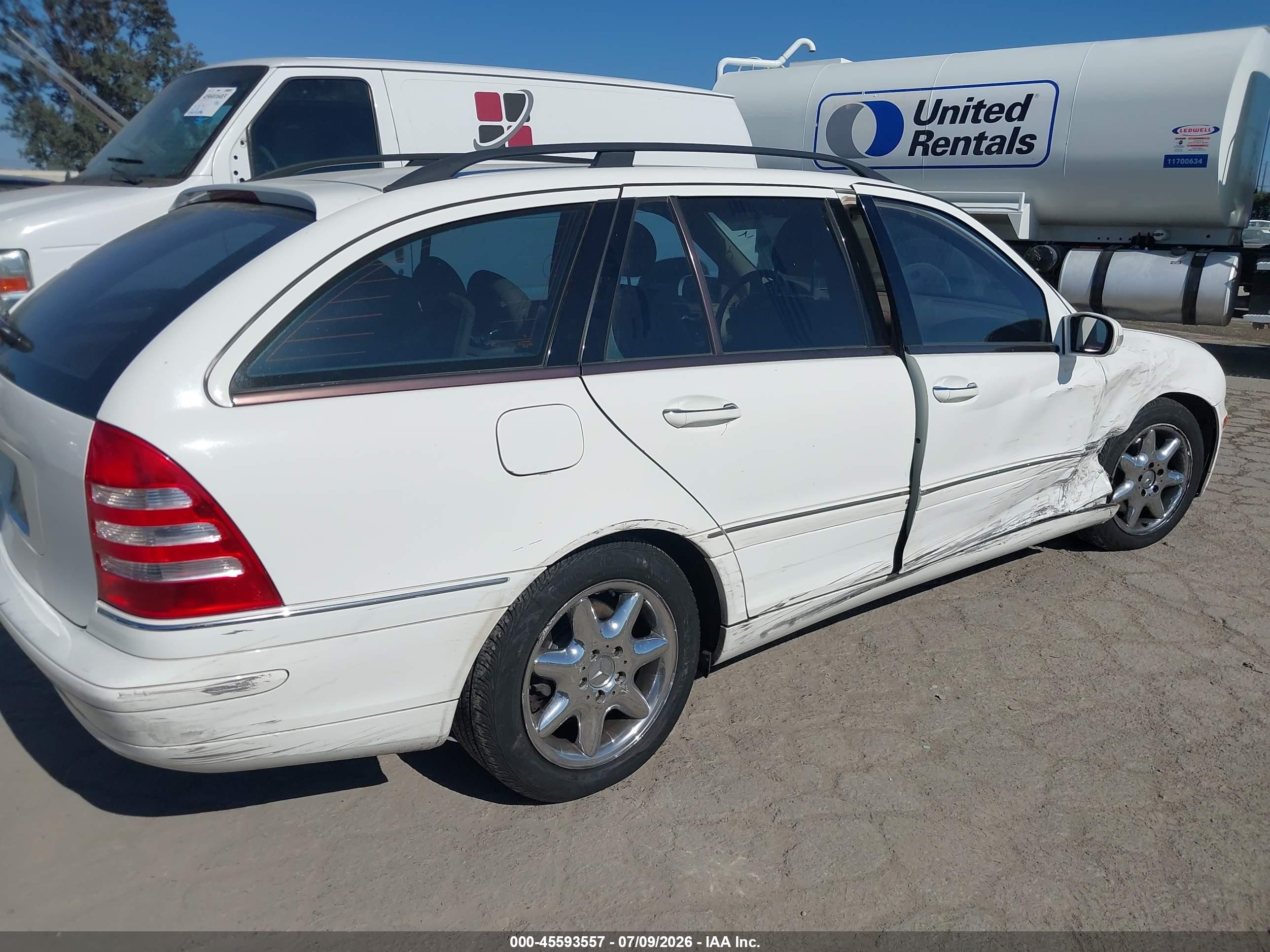 2004 Mercedes-benz C 320   White vin: WDBRH64J74F503399