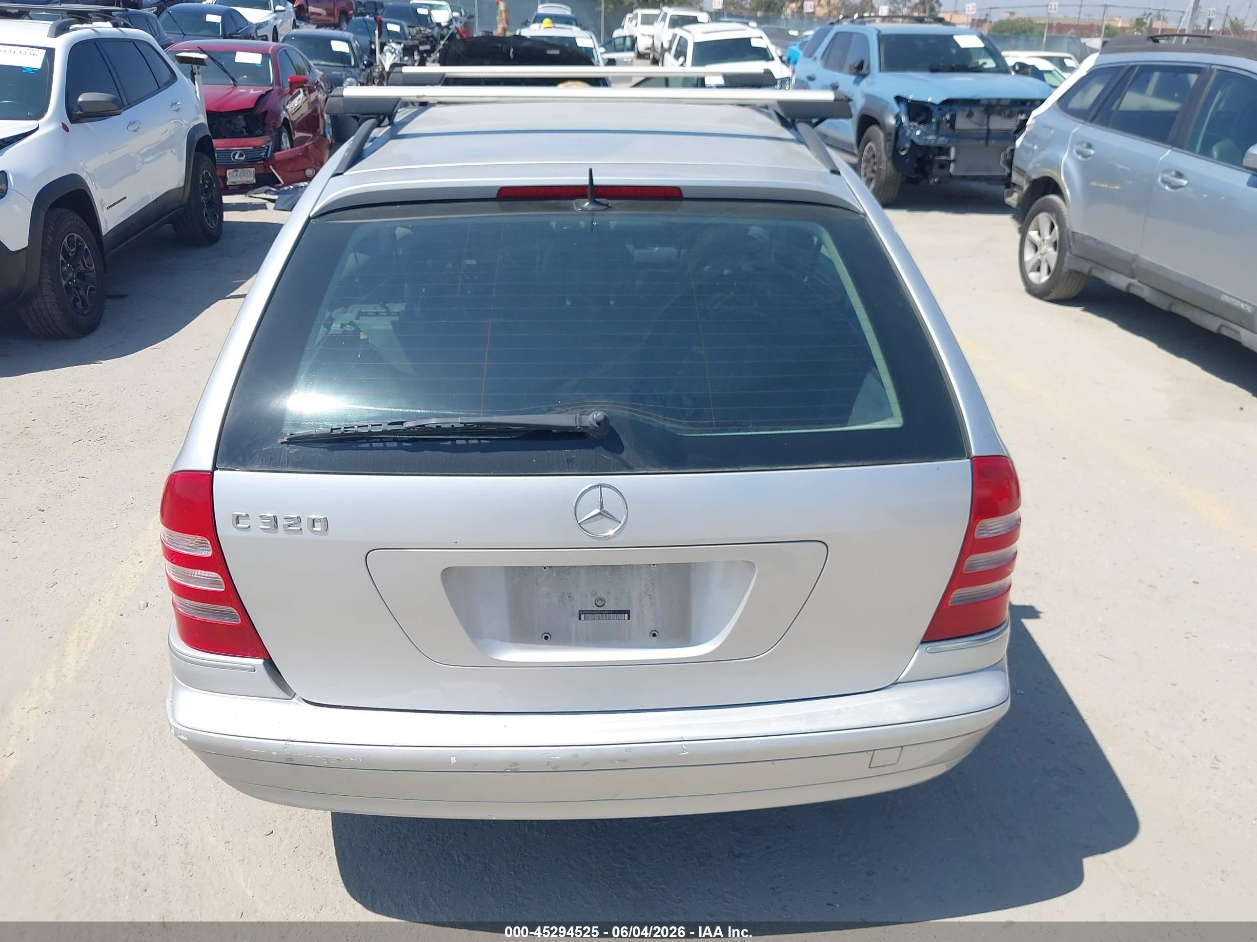 2002 Mercedes-benz C 320   Серебряный vin: WDBRH64JX2F164912