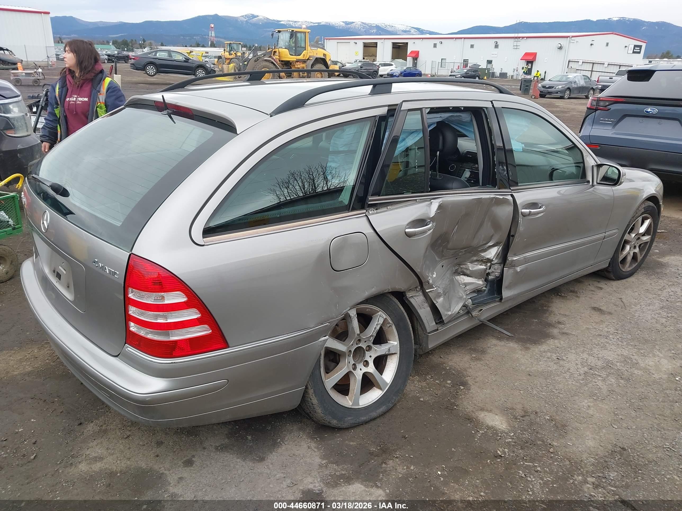 2005 Mercedes-benz C 240 Luxury 4matic Gold vin: WDBRH81J25F562412