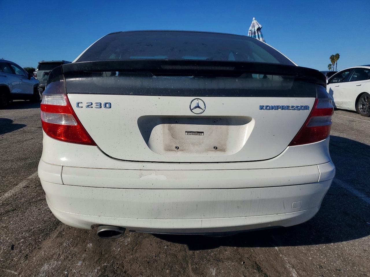 2002 Mercedes-benz C 230k Sport Coupe White vin: WDBRN47J22A325081