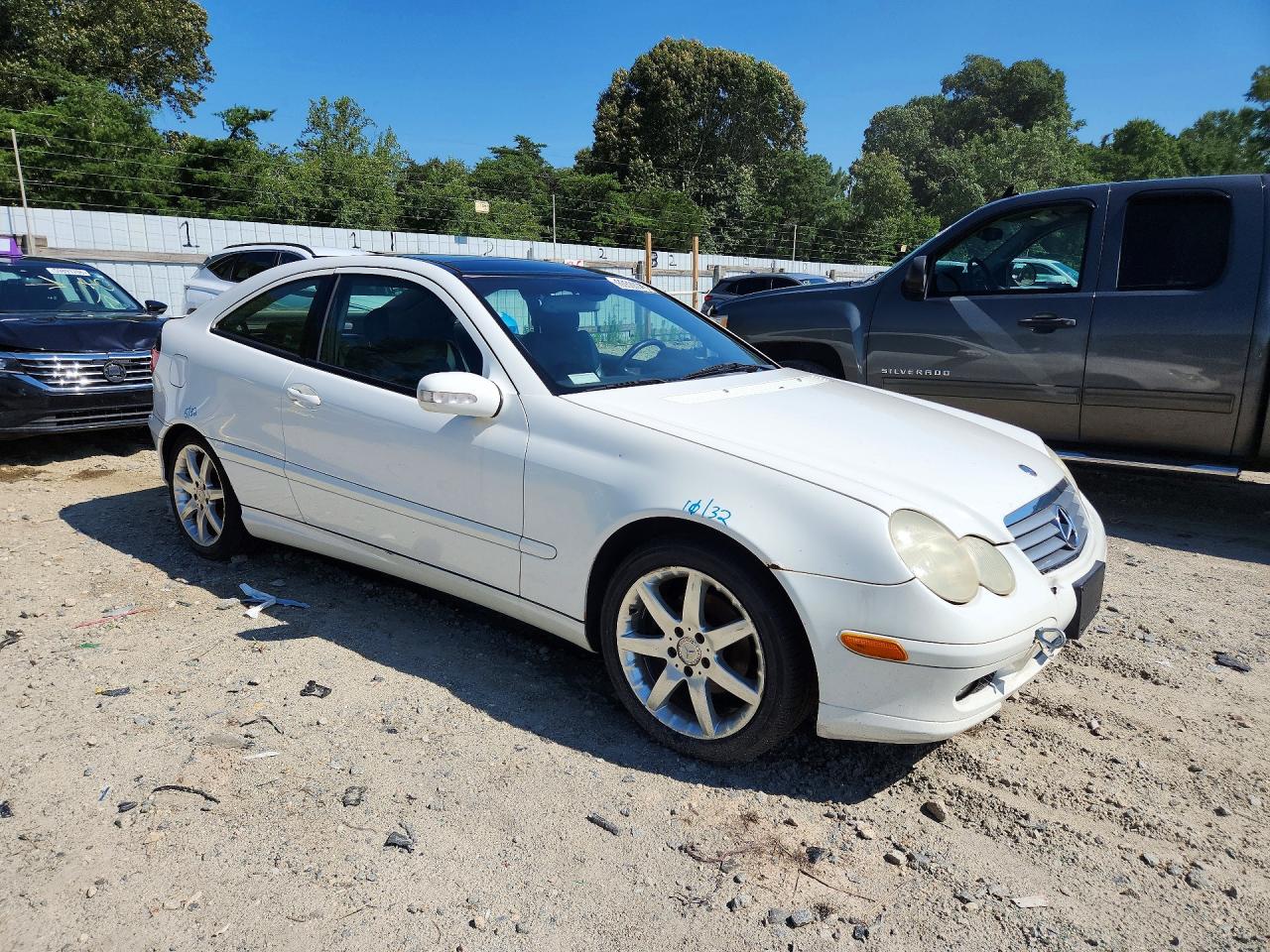 2002 Mercedes-benz C 230k Sport Coupe White vin: WDBRN47J32A370627