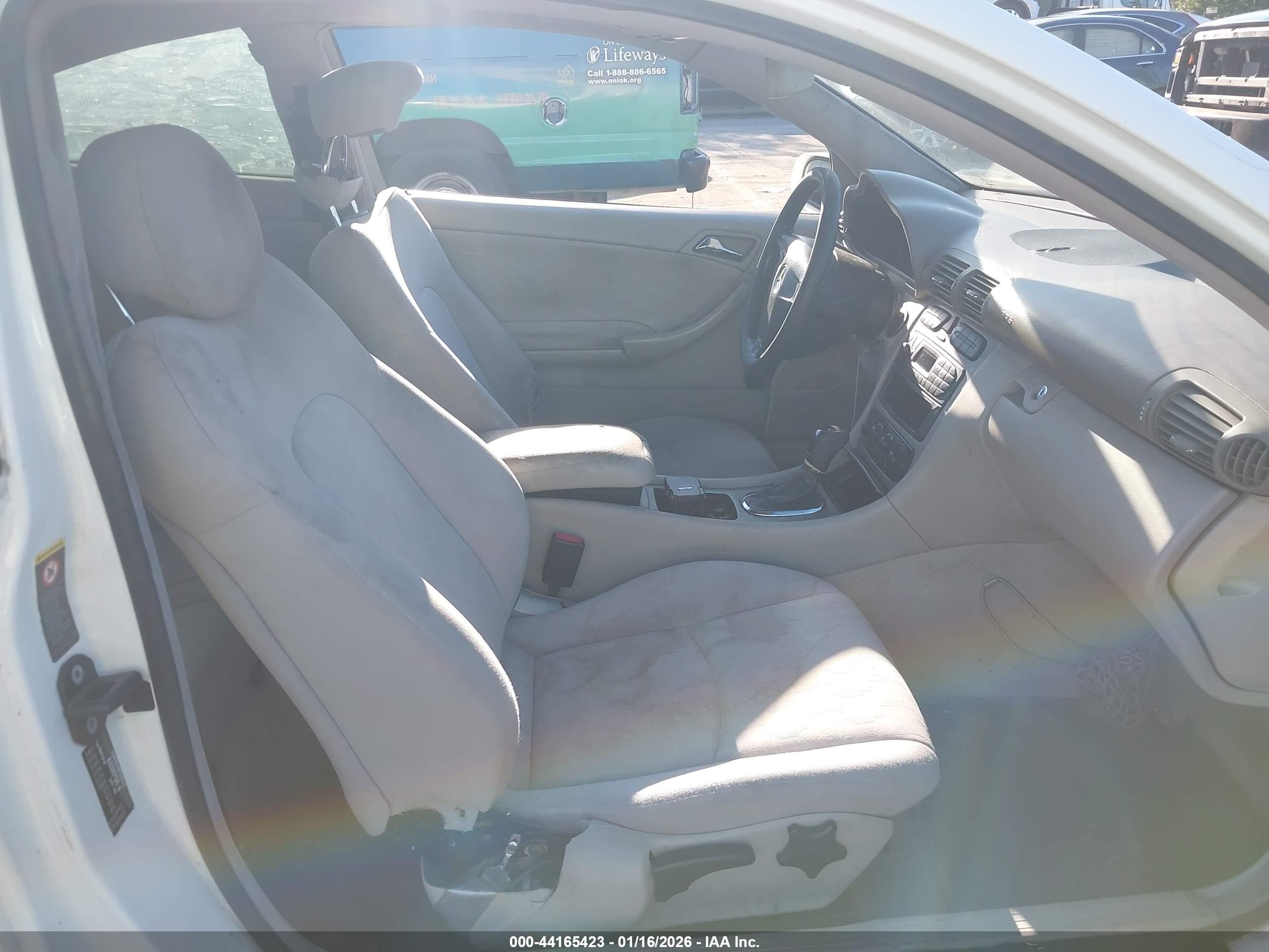 2002 Mercedes-benz C 230   White vin: WDBRN47J82A226829