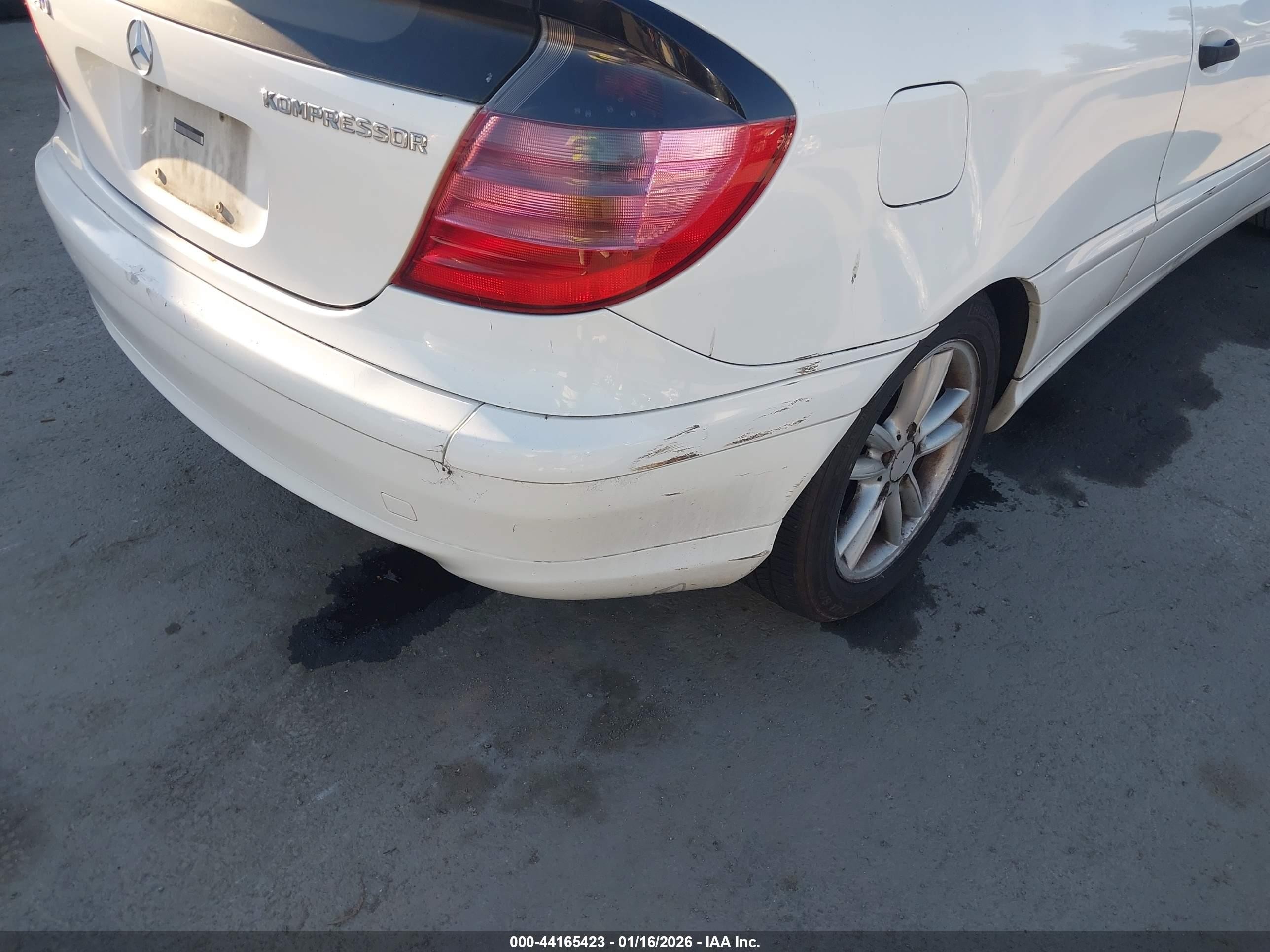 2002 Mercedes-benz C 230   White vin: WDBRN47J82A226829