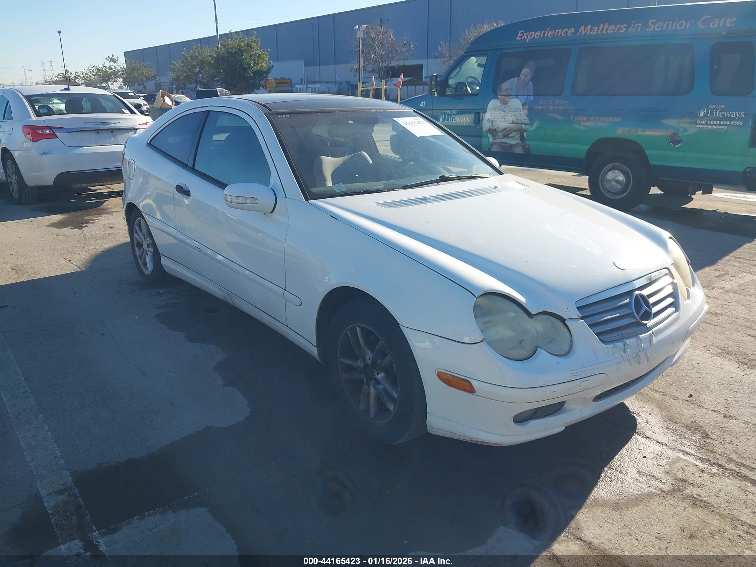 2002 Mercedes-benz C 230   Белый vin: WDBRN47J82A226829