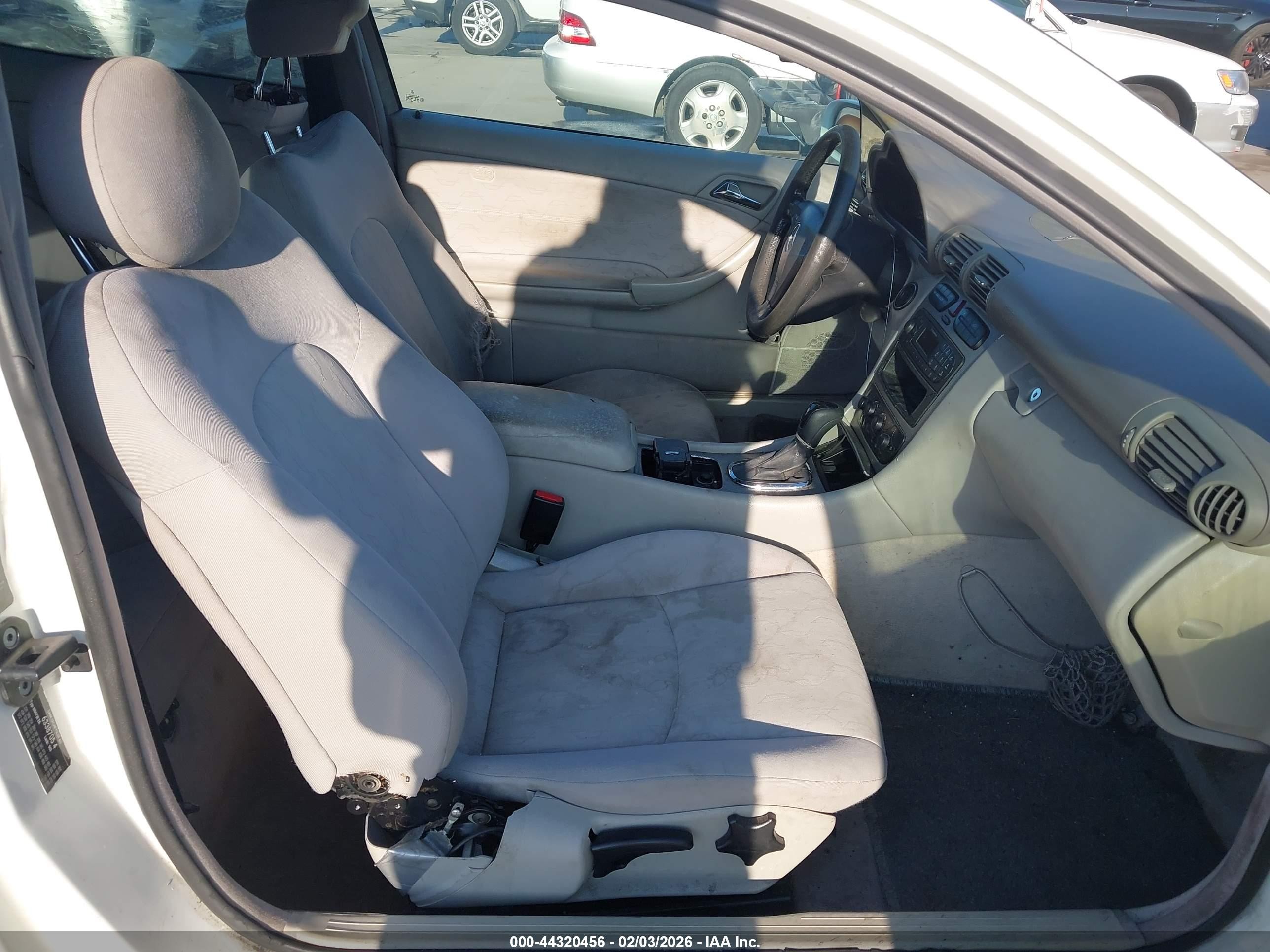2002 Mercedes-benz C 230   White vin: WDBRN47J82A226829
