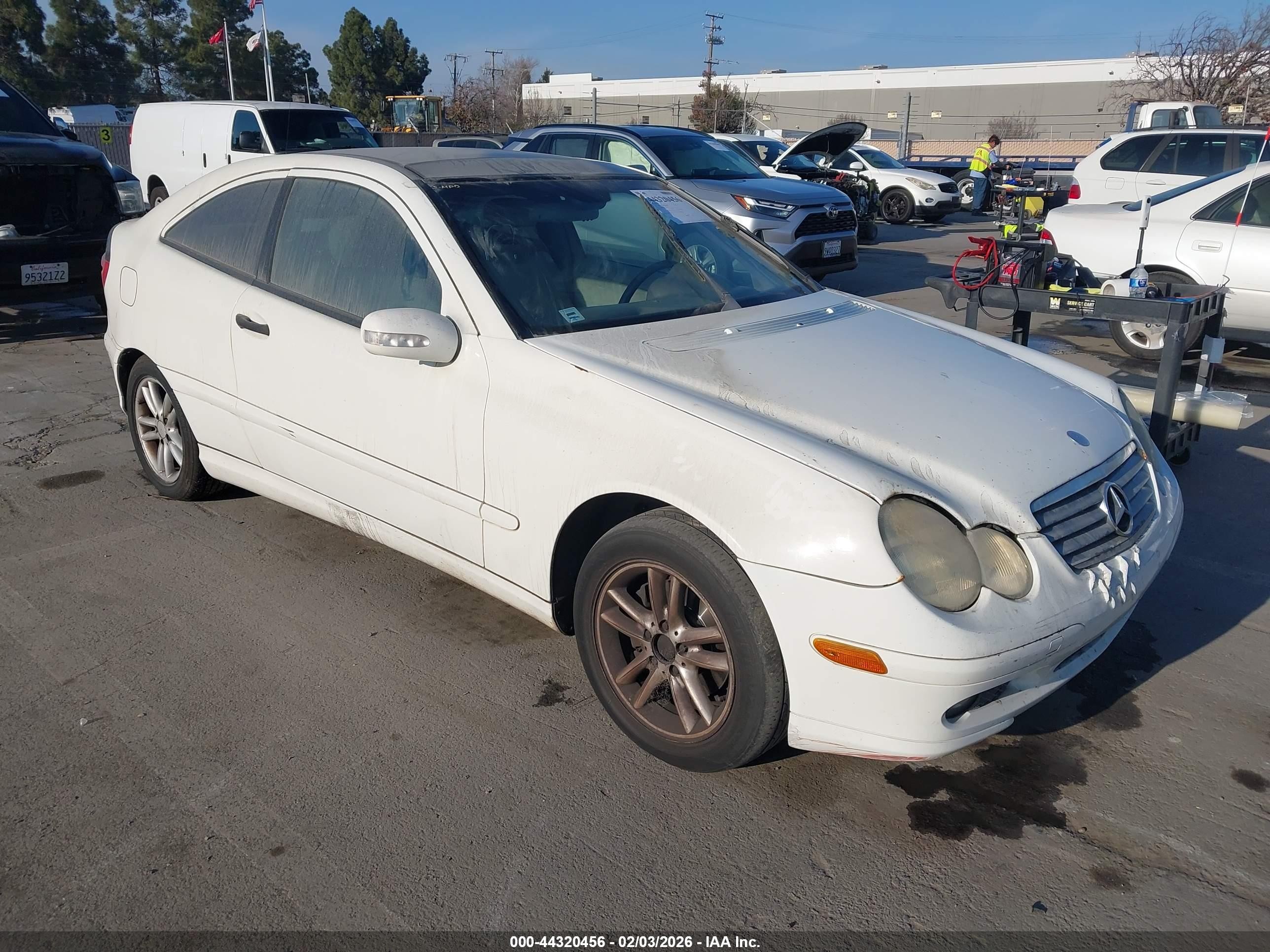 2002 Mercedes-benz C 230   White vin: WDBRN47J82A226829