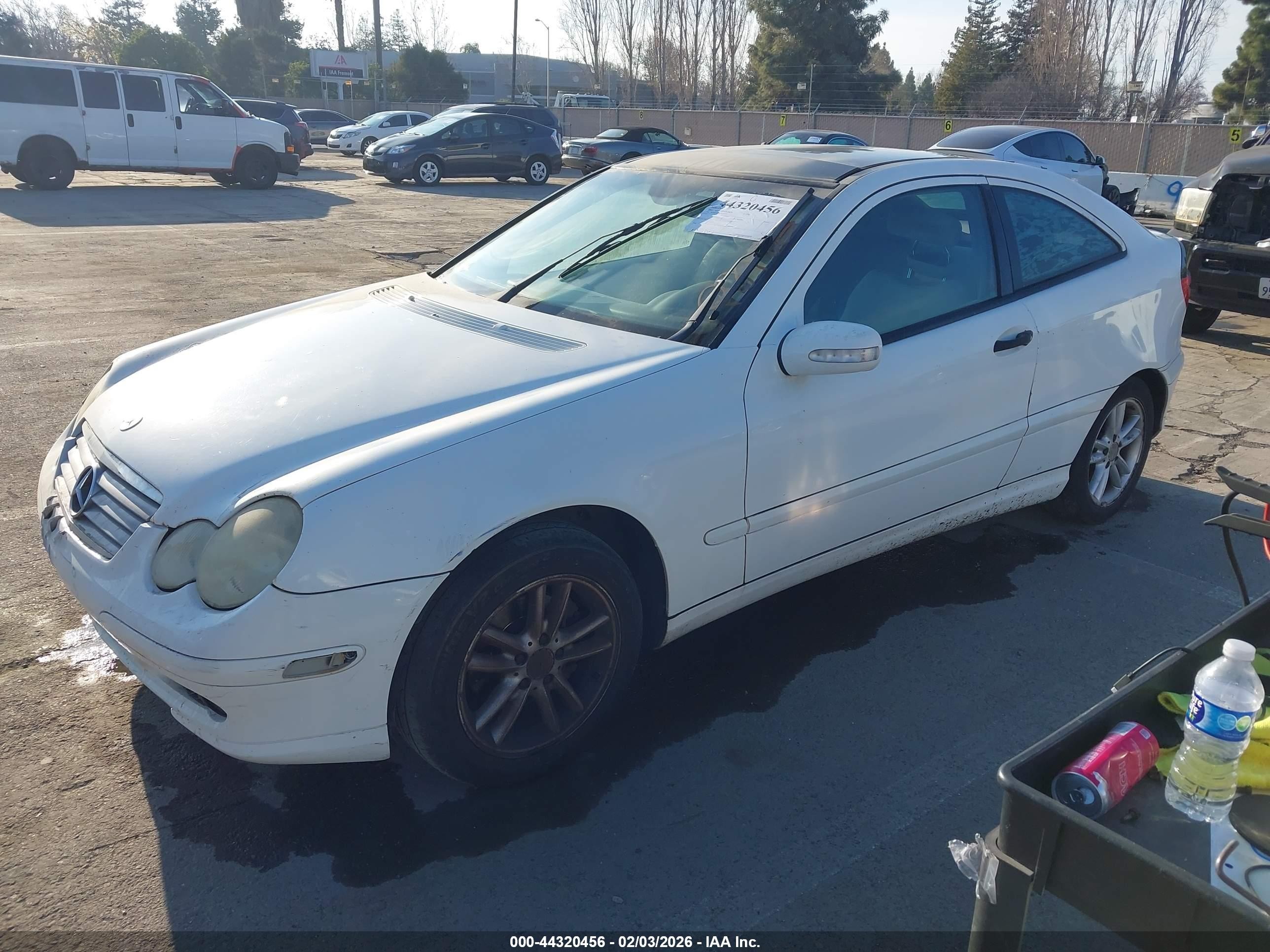 2002 Mercedes-benz C 230   White vin: WDBRN47J82A226829