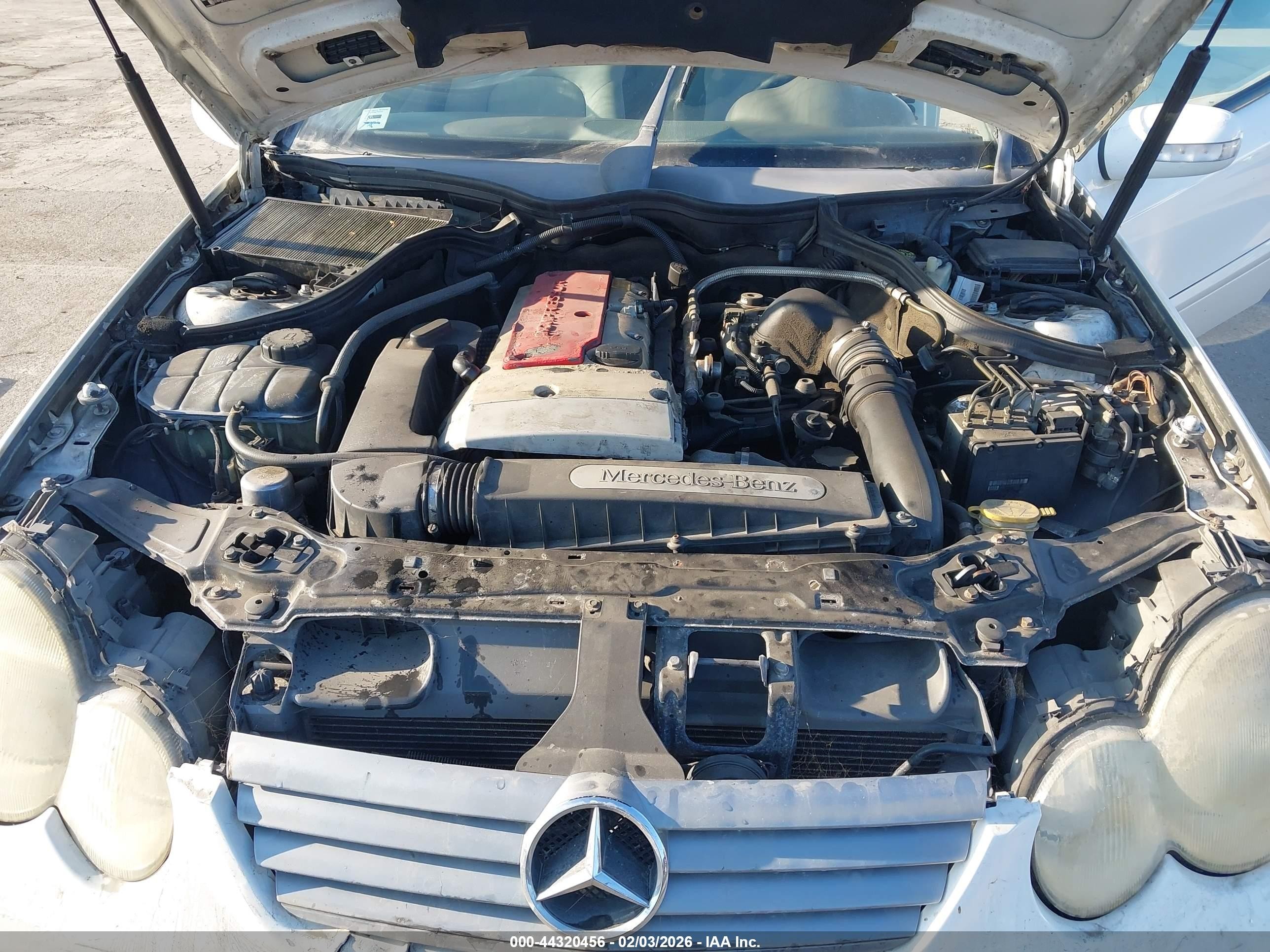 2002 Mercedes-benz C 230   White vin: WDBRN47J82A226829