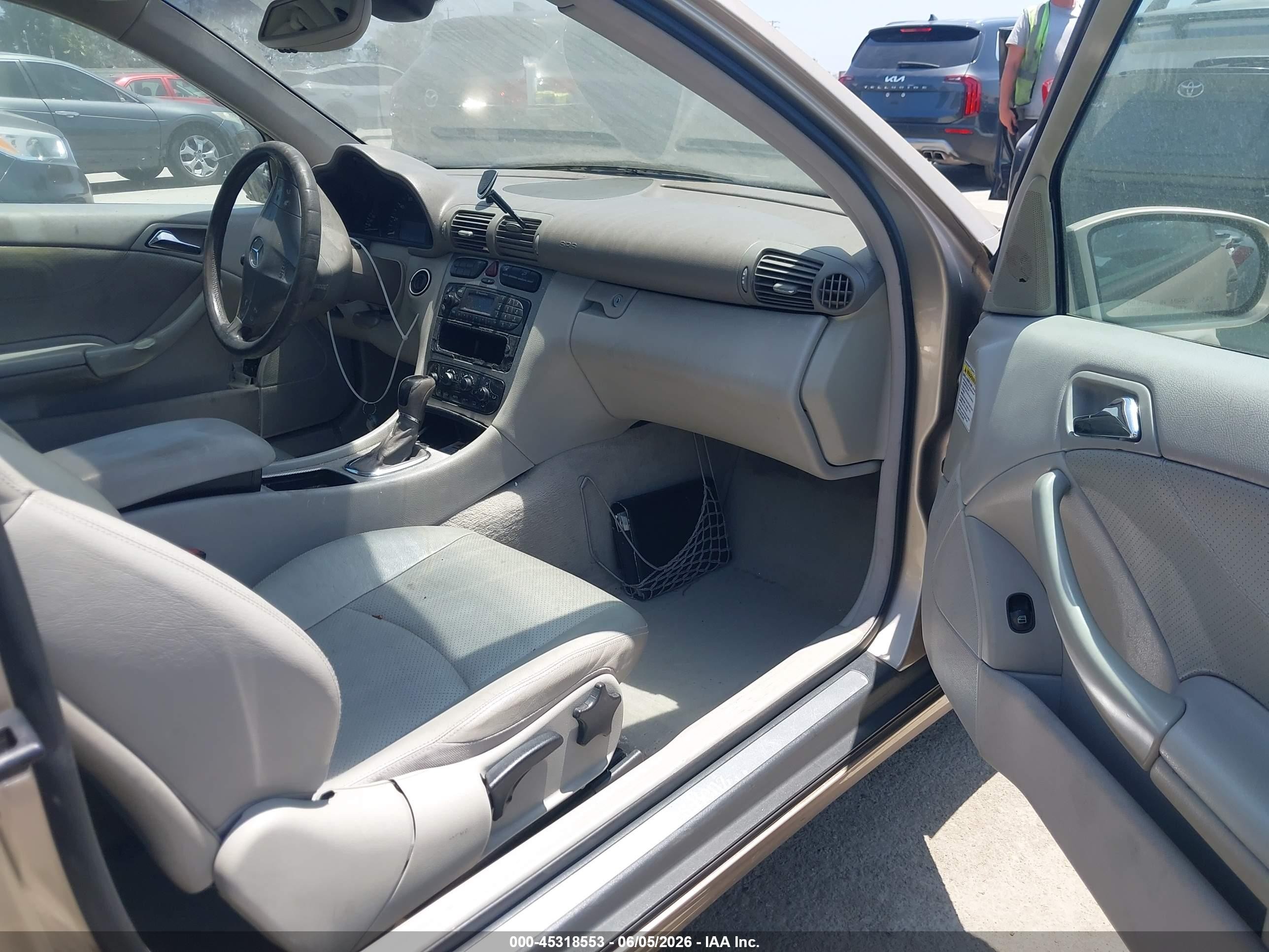 2003 Mercedes-benz C 320 Sport Золотой vin: WDBRN64J03A477667