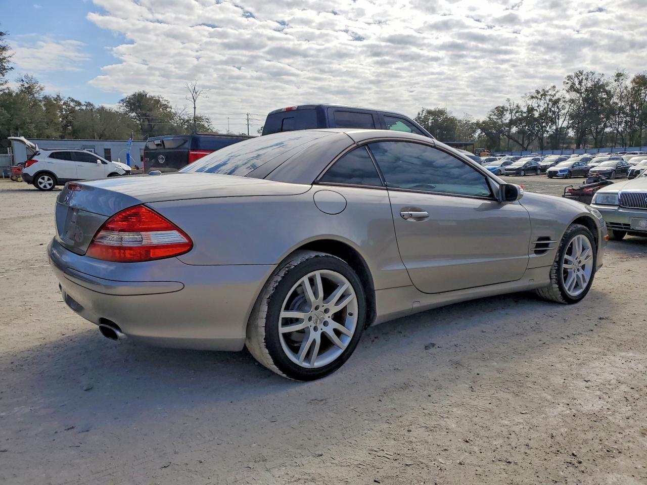 2007 Mercedes-benz Sl 550 Silver vin: WDBSK71F07F118554