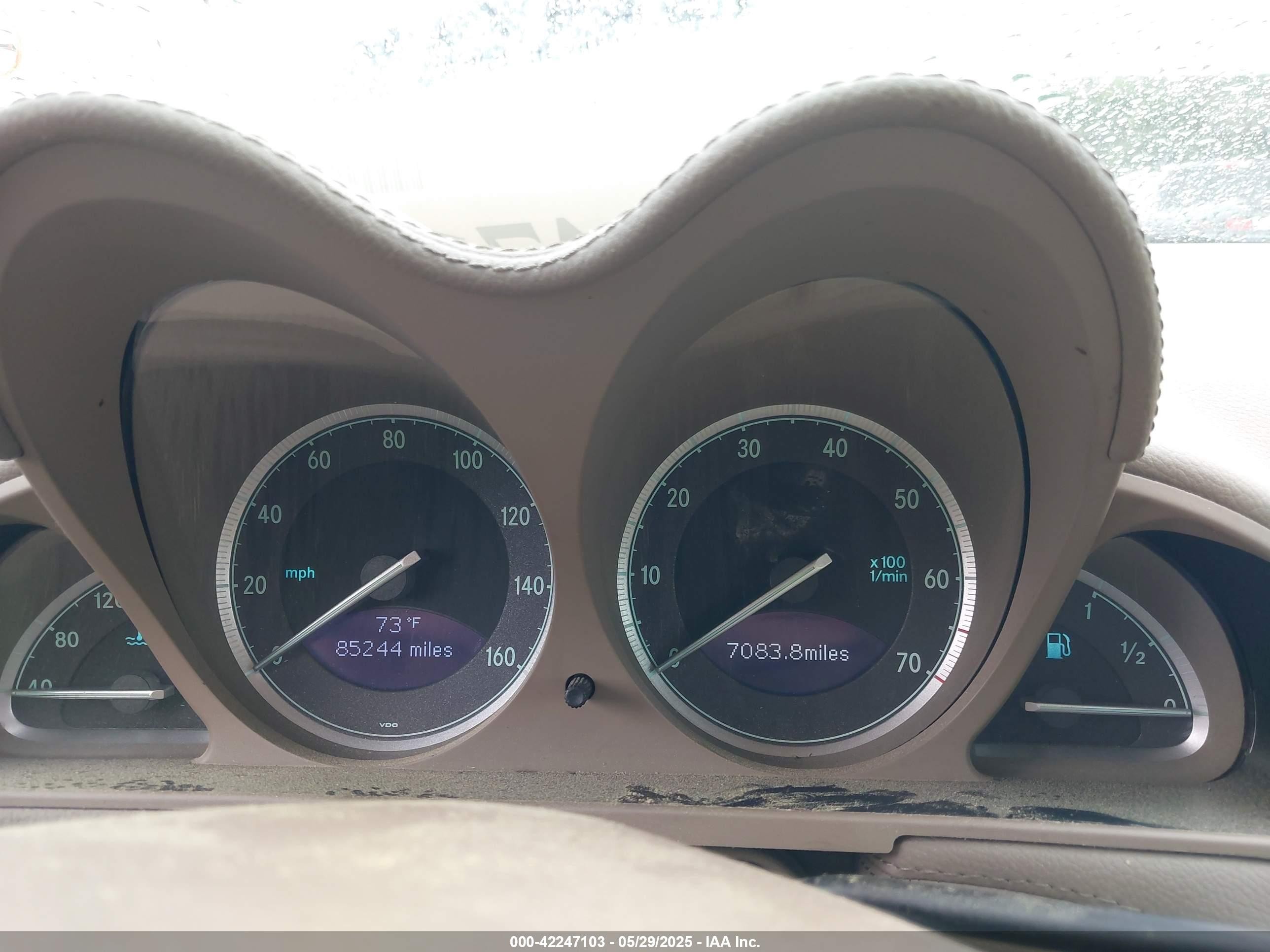 2007 Mercedes-benz Sl 550   White vin: WDBSK71F07F129697
