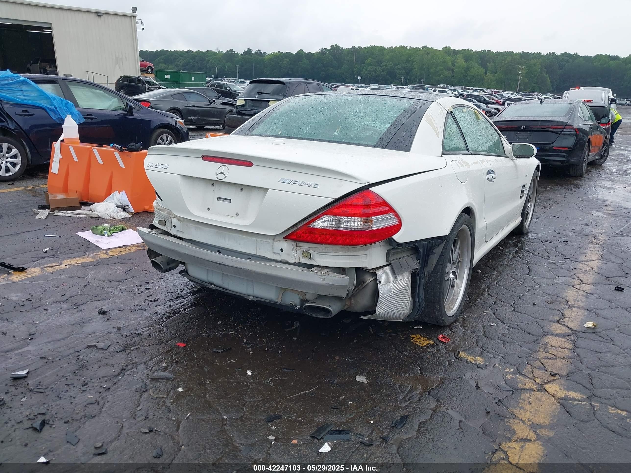 2007 Mercedes-benz Sl 550   White vin: WDBSK71F07F129697
