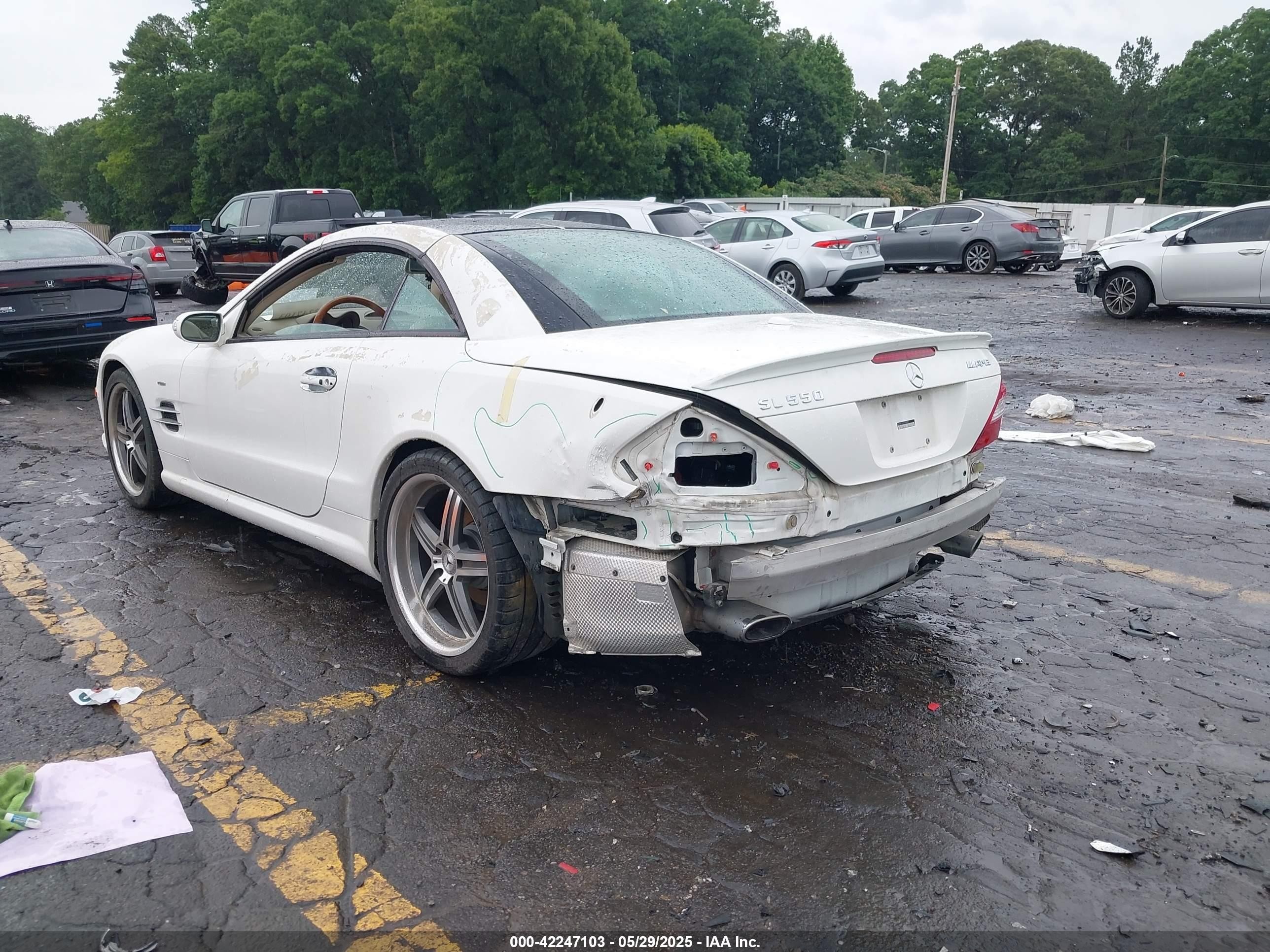 2007 Mercedes-benz Sl 550   White vin: WDBSK71F07F129697