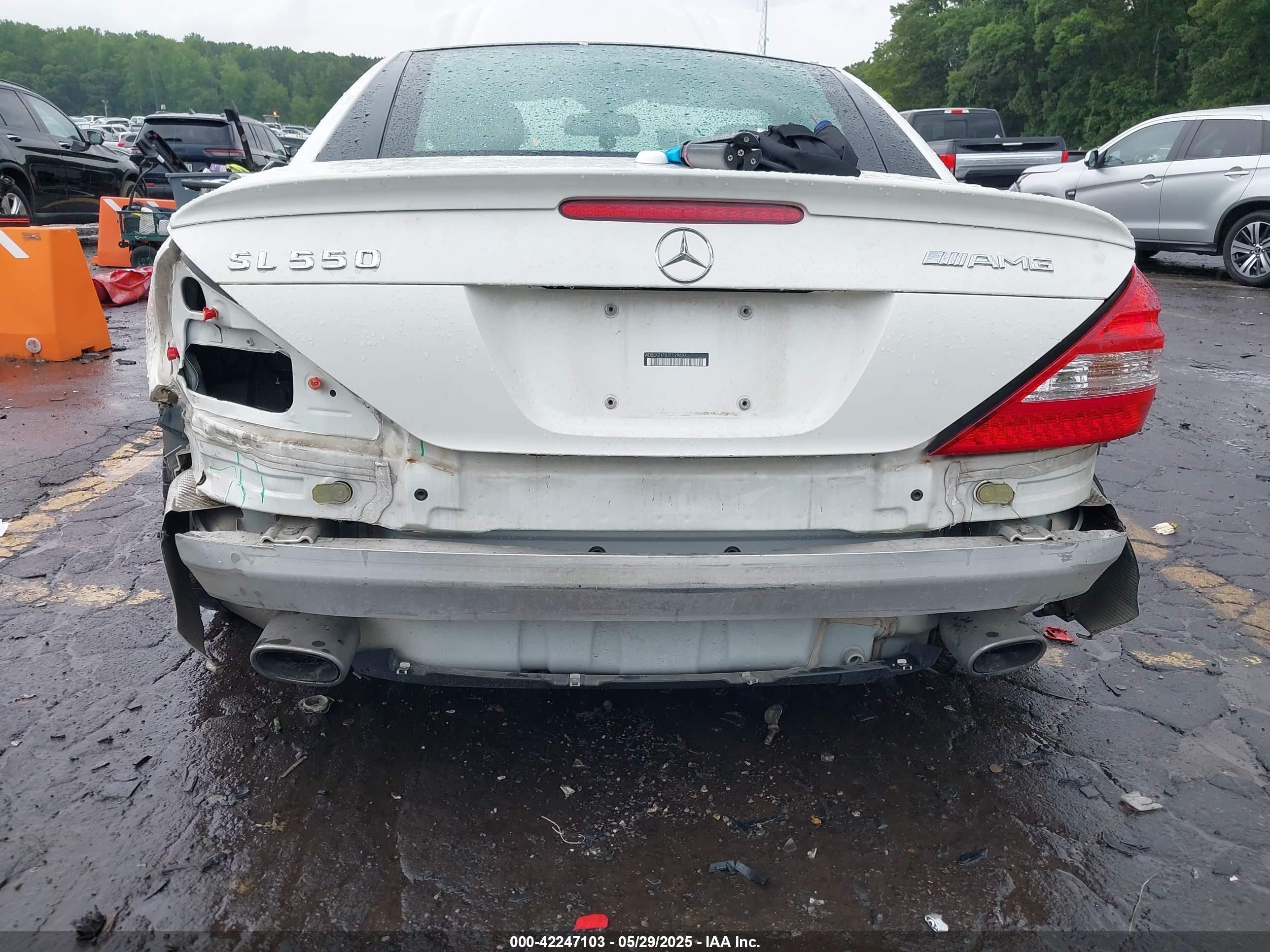 2007 Mercedes-benz Sl 550   White vin: WDBSK71F07F129697