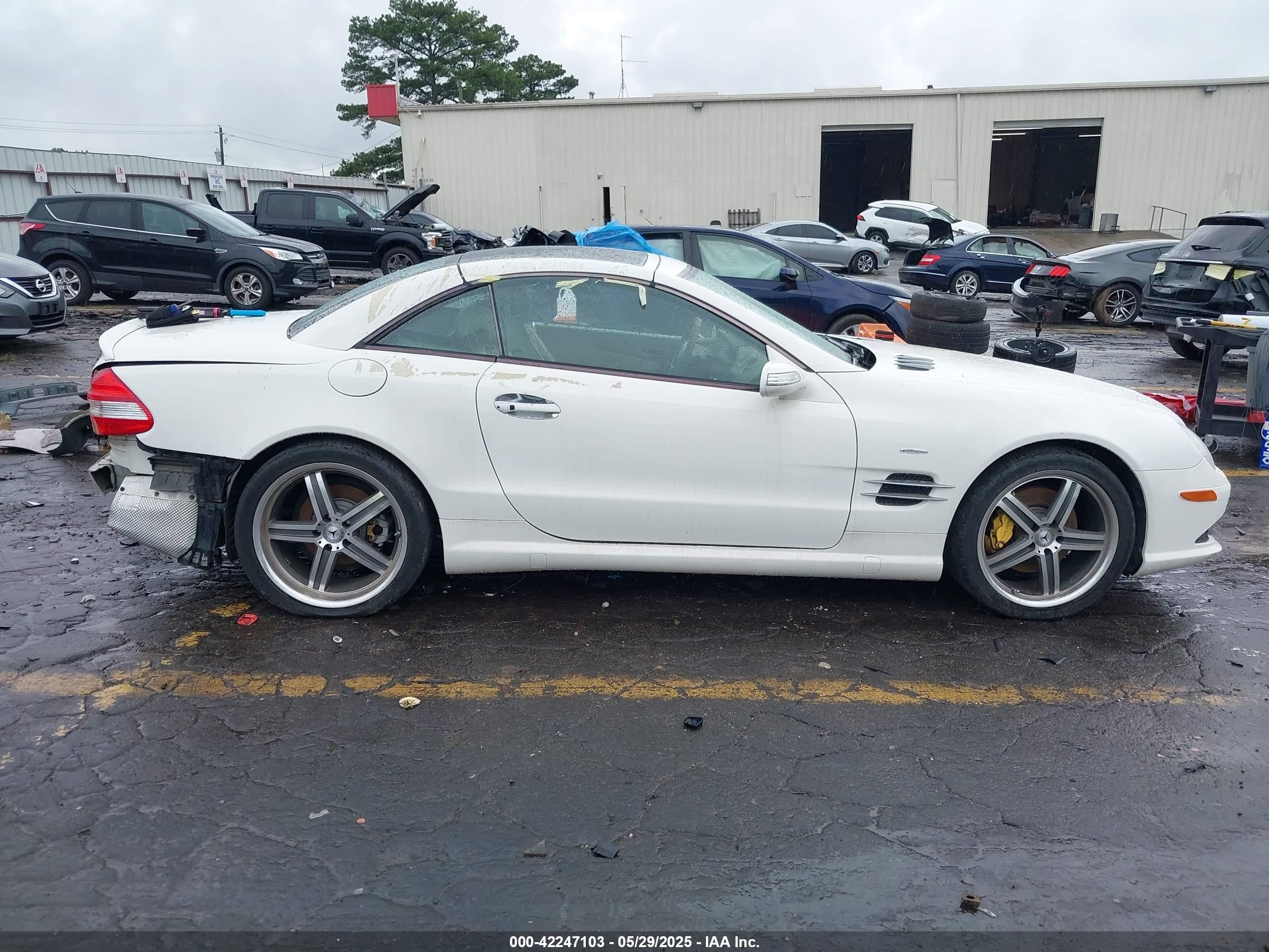 2007 Mercedes-benz Sl 550   White vin: WDBSK71F07F129697