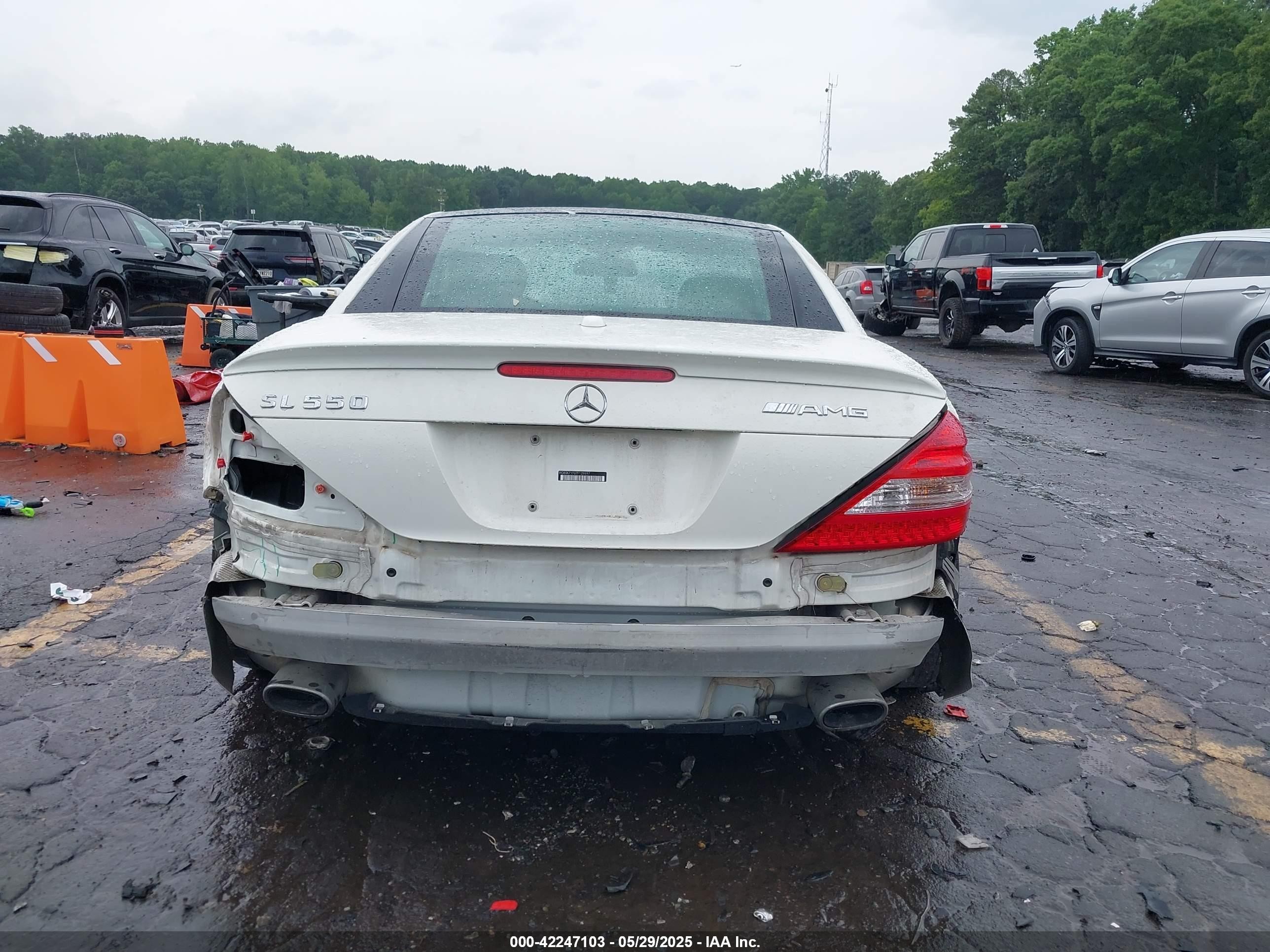 2007 Mercedes-benz Sl 550   White vin: WDBSK71F07F129697