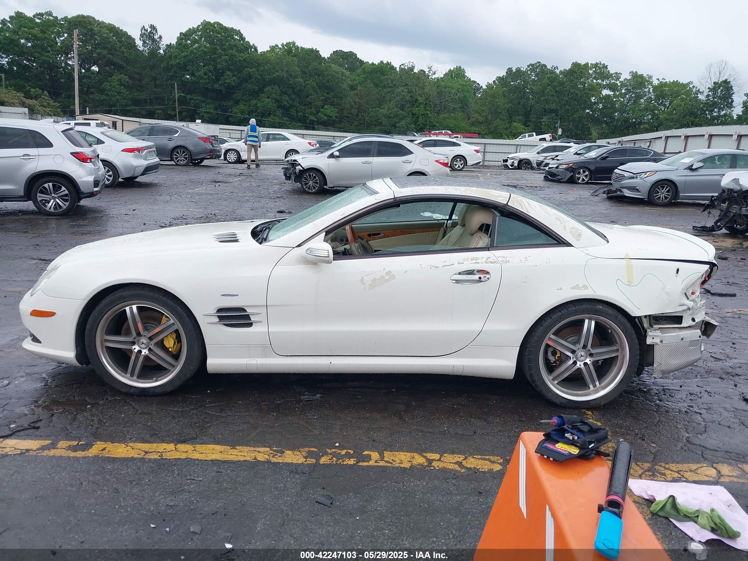 2007 Mercedes-benz Sl 550   White vin: WDBSK71F07F129697
