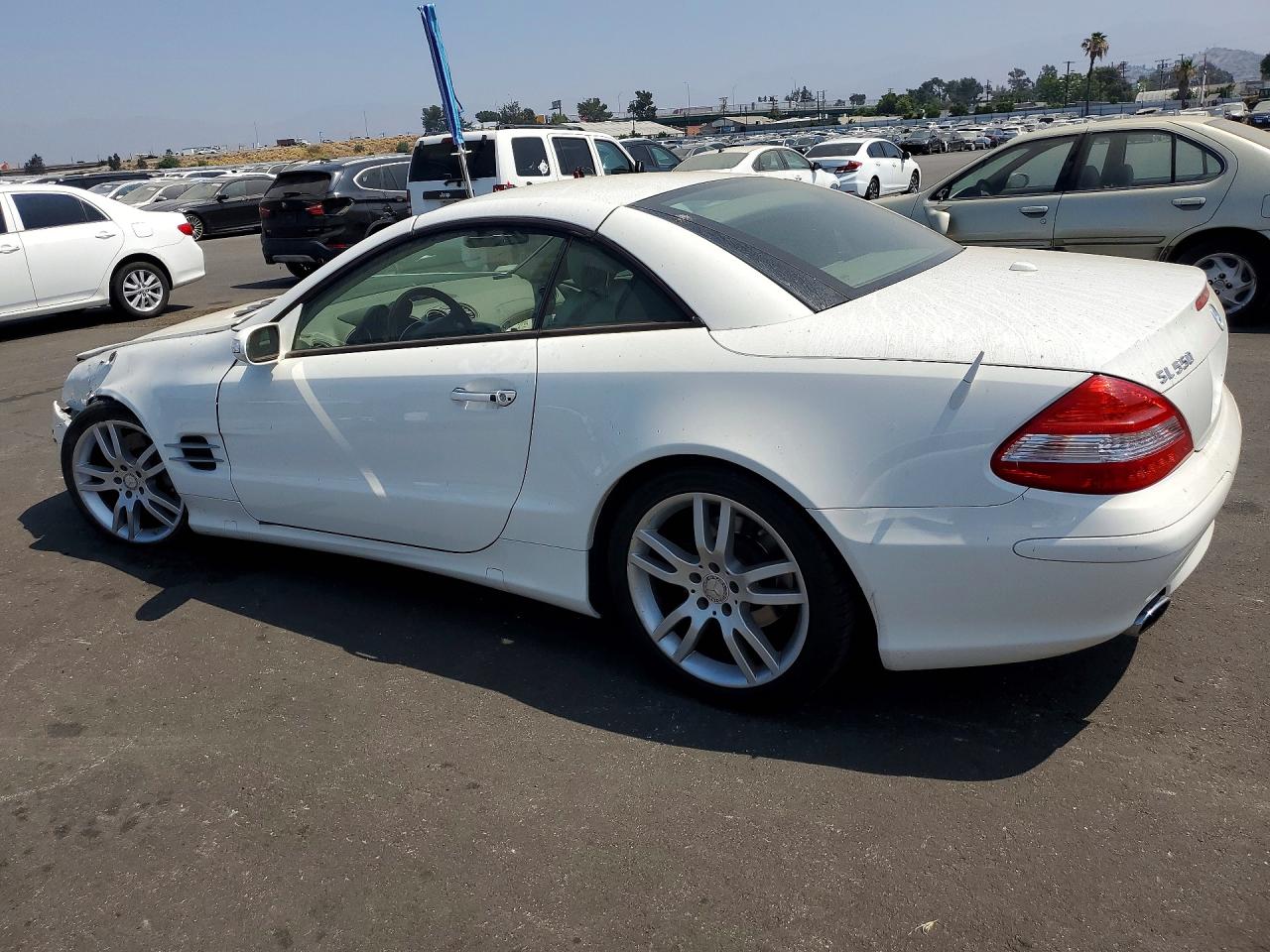 2008 Mercedes-benz Sl 550 White vin: WDBSK71F08F140068