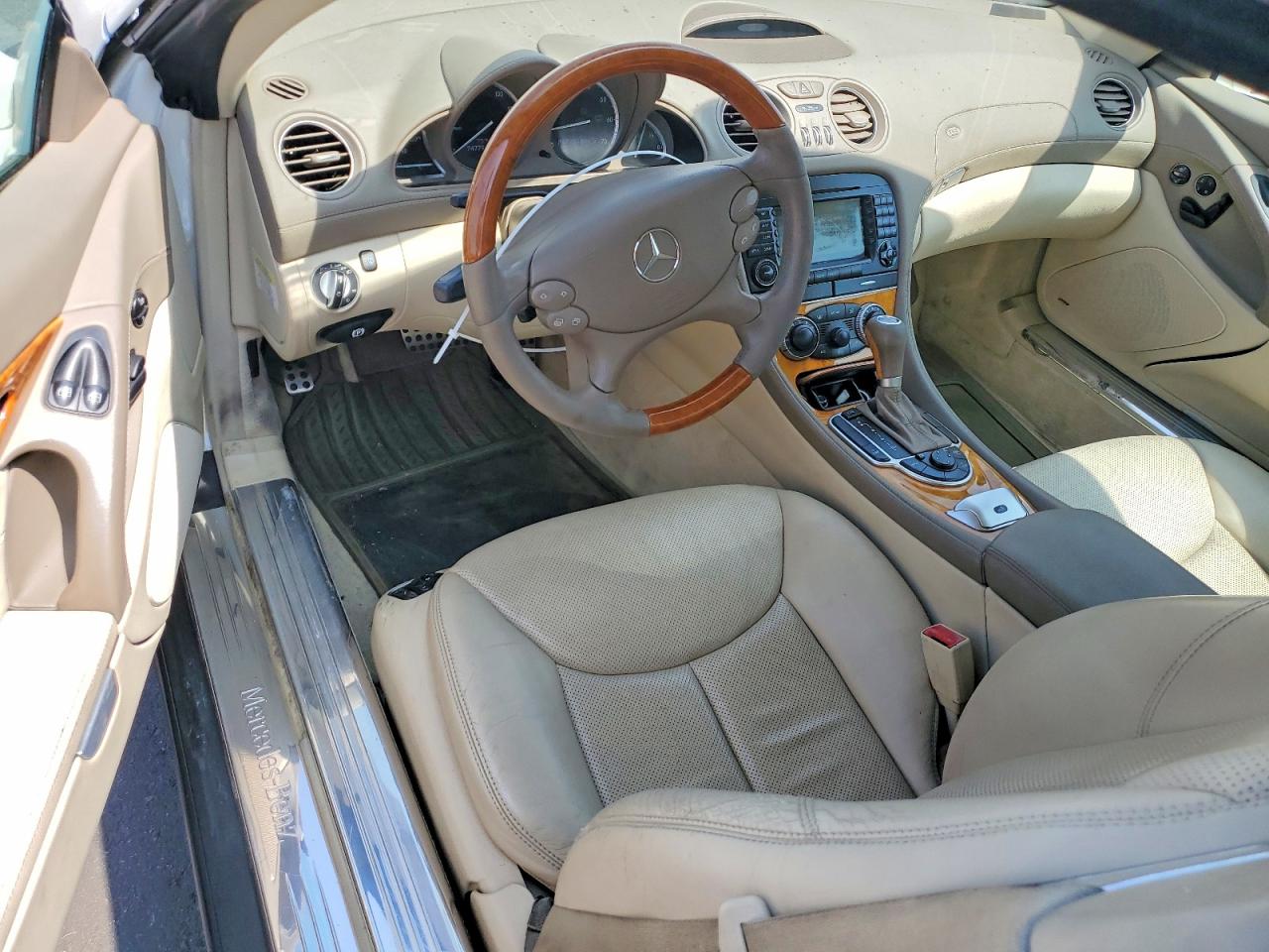 2008 Mercedes-benz Sl 550 White vin: WDBSK71F08F140068