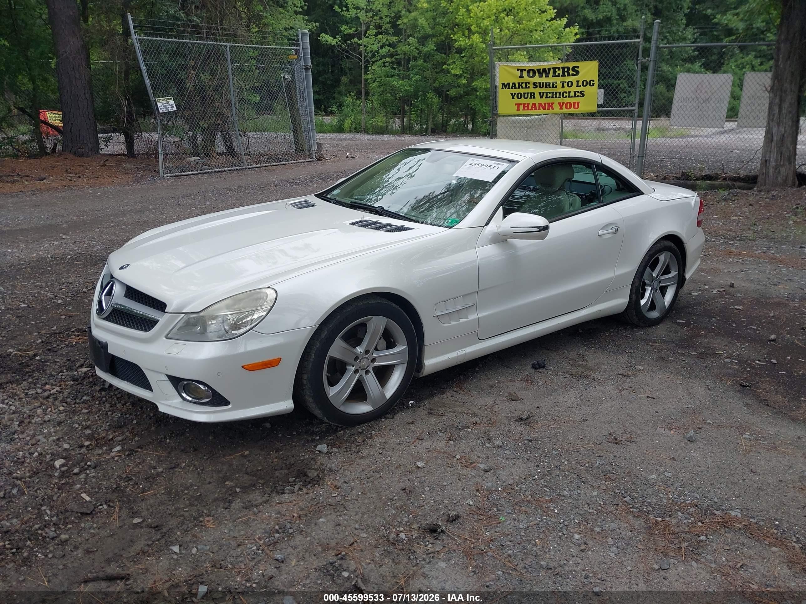 2009 Mercedes-benz Sl 550   White vin: WDBSK71F09F149287