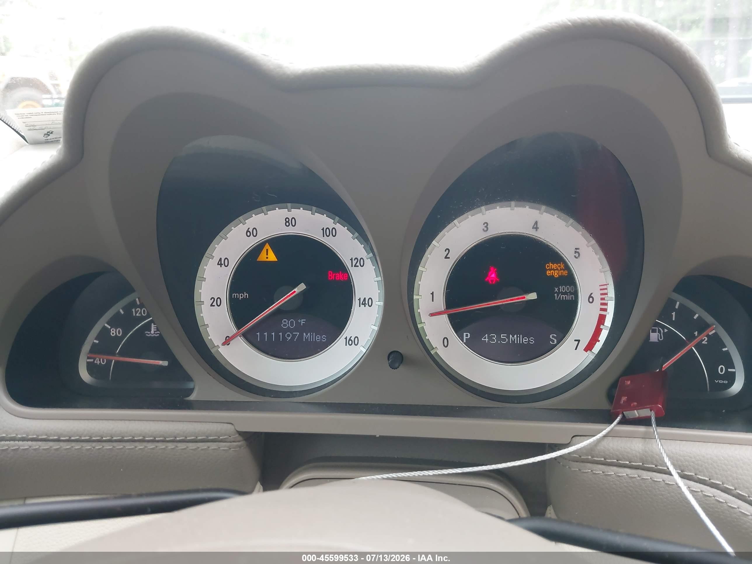 2009 Mercedes-benz Sl 550   White vin: WDBSK71F09F149287