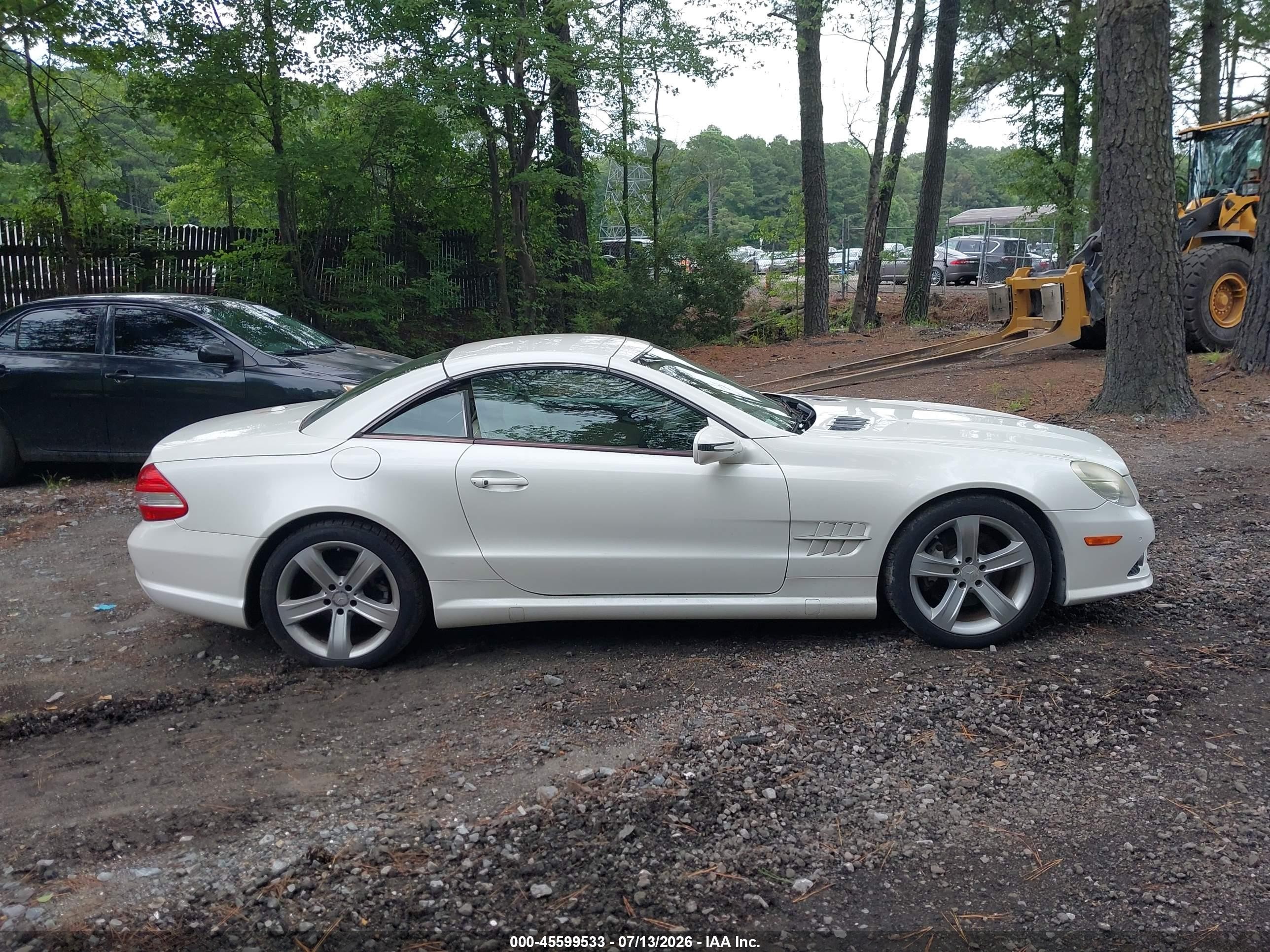 2009 Mercedes-benz Sl 550   White vin: WDBSK71F09F149287