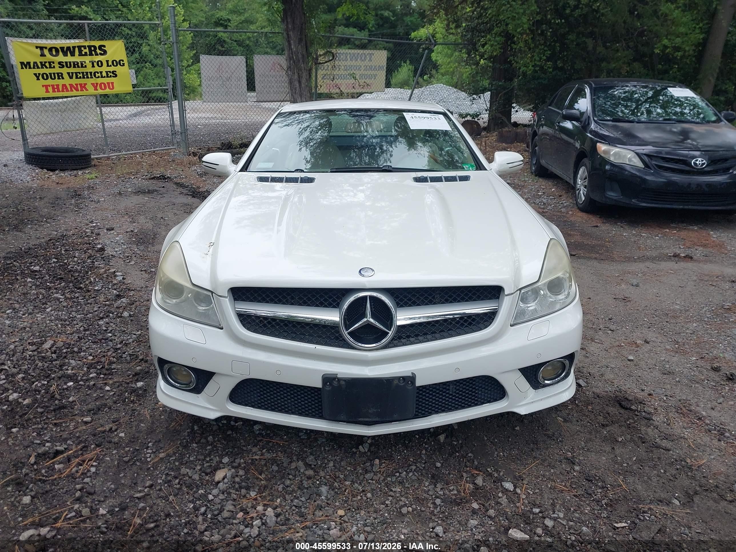 2009 Mercedes-benz Sl 550   White vin: WDBSK71F09F149287