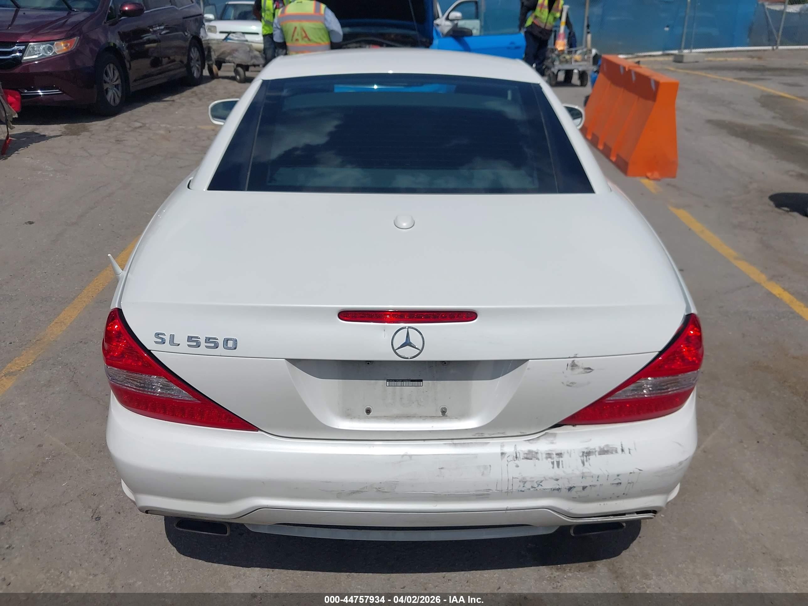 2009 Mercedes-benz Sl 550   White vin: WDBSK71F09F149600