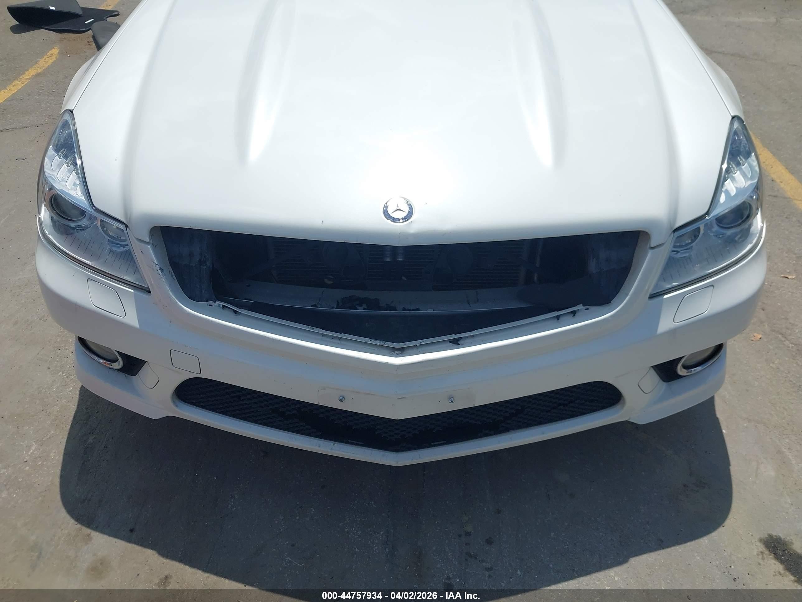 2009 Mercedes-benz Sl 550   White vin: WDBSK71F09F149600
