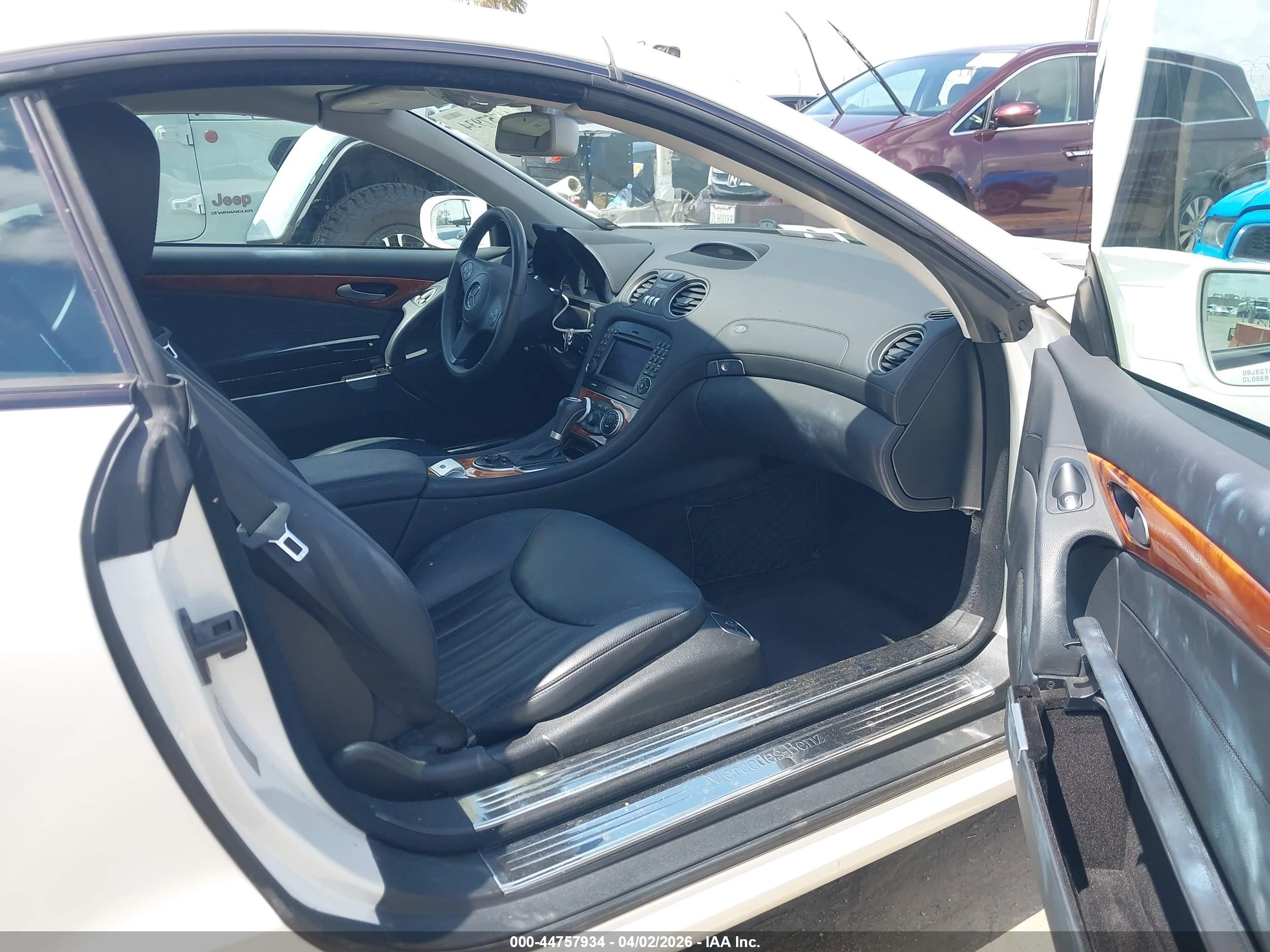 2009 Mercedes-benz Sl 550   White vin: WDBSK71F09F149600
