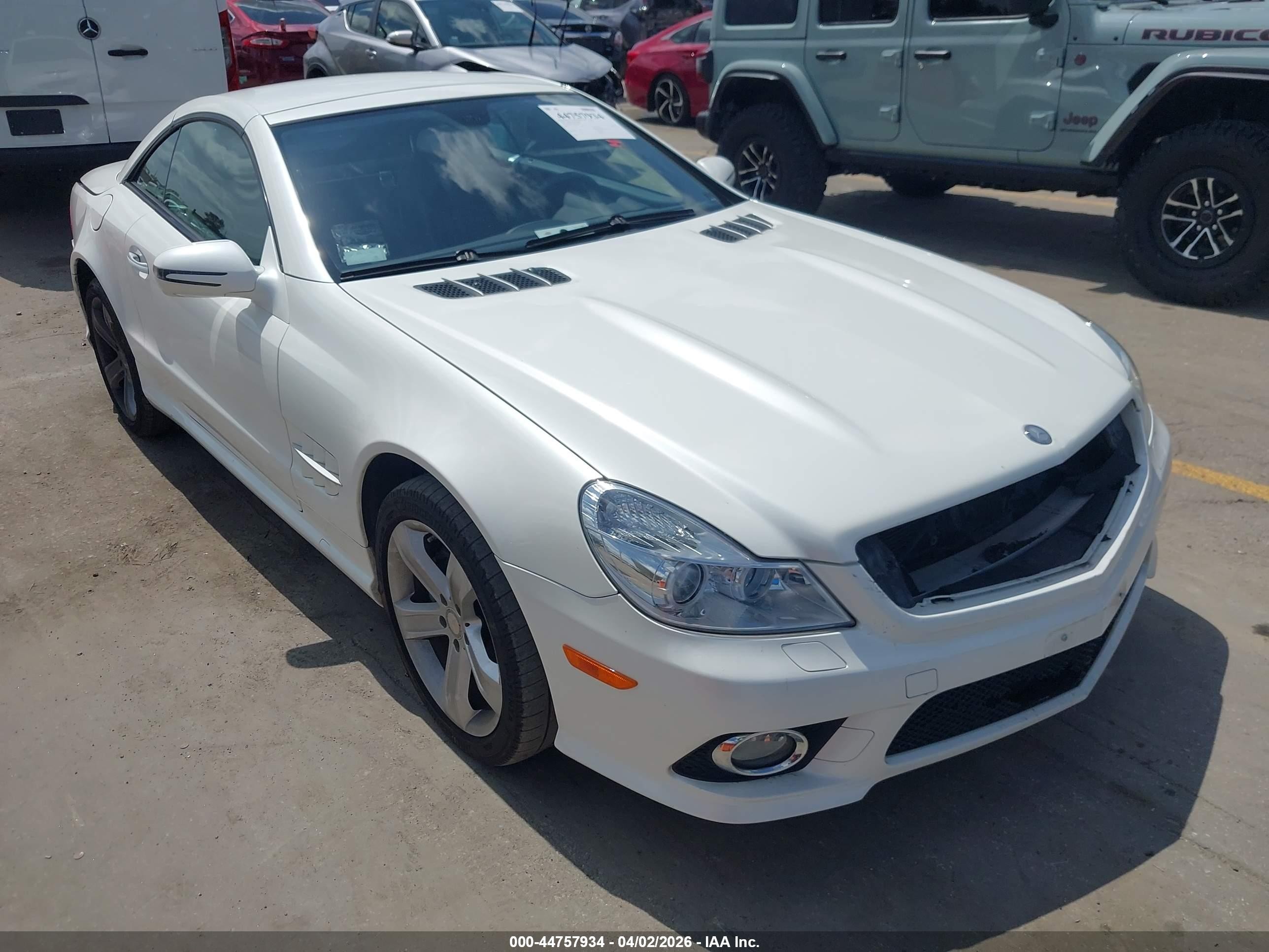 2009 Mercedes-benz Sl 550   White vin: WDBSK71F09F149600
