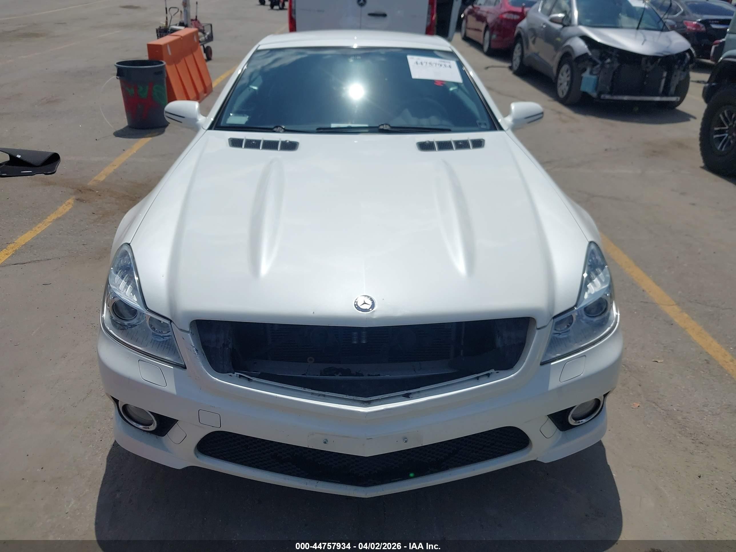 2009 Mercedes-benz Sl 550   White vin: WDBSK71F09F149600
