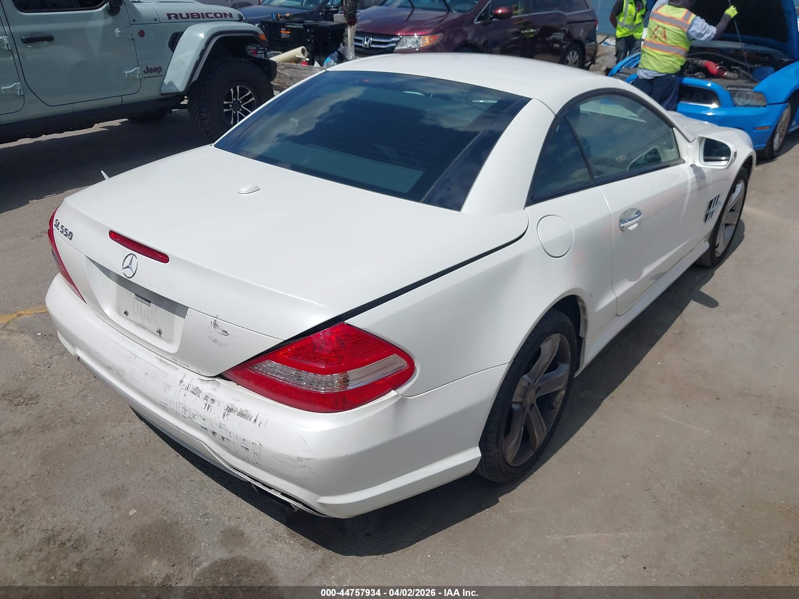2009 Mercedes-benz Sl 550   White vin: WDBSK71F09F149600