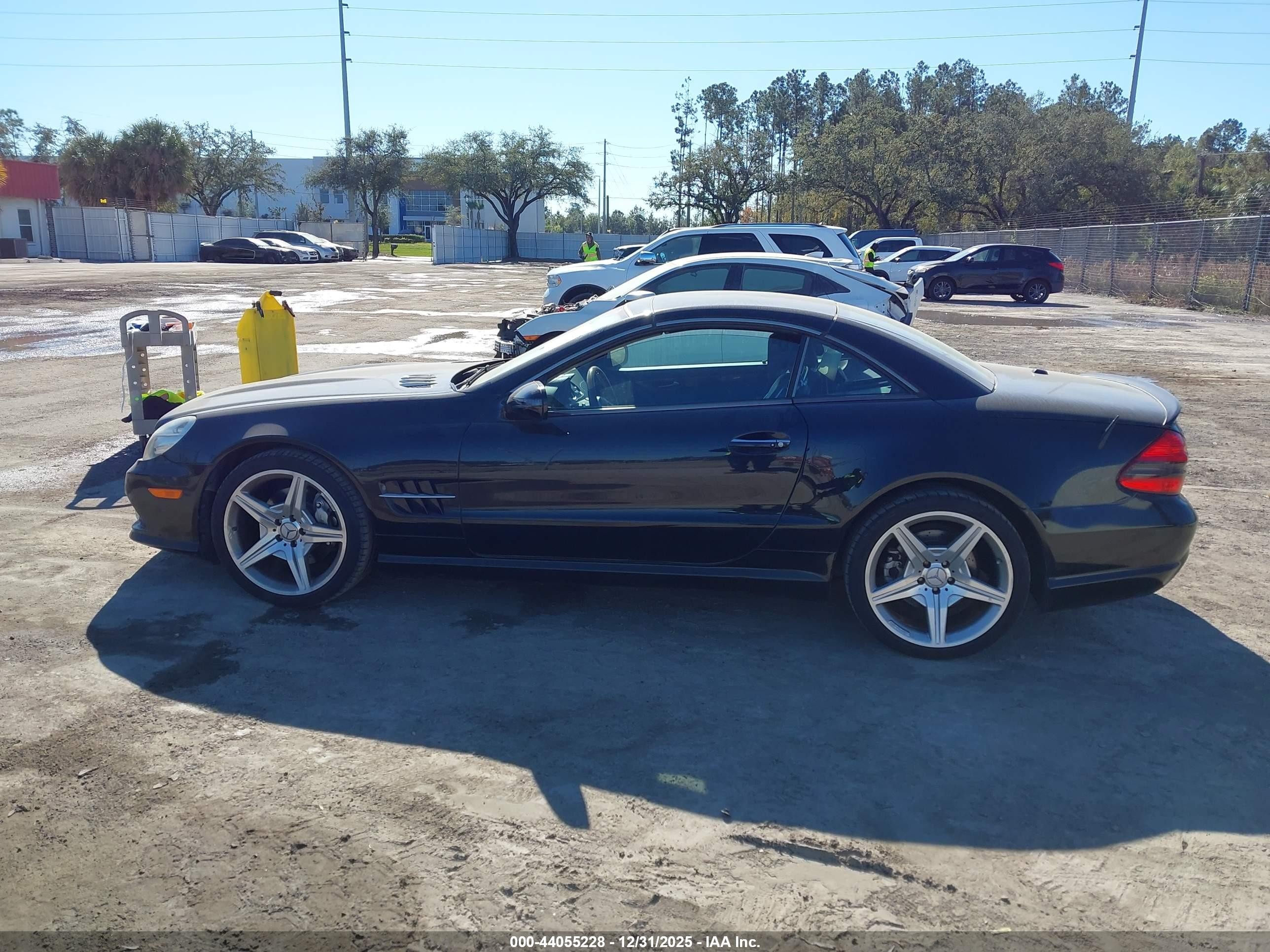 2009 Mercedes-benz Sl 550   Black vin: WDBSK71F09F149810